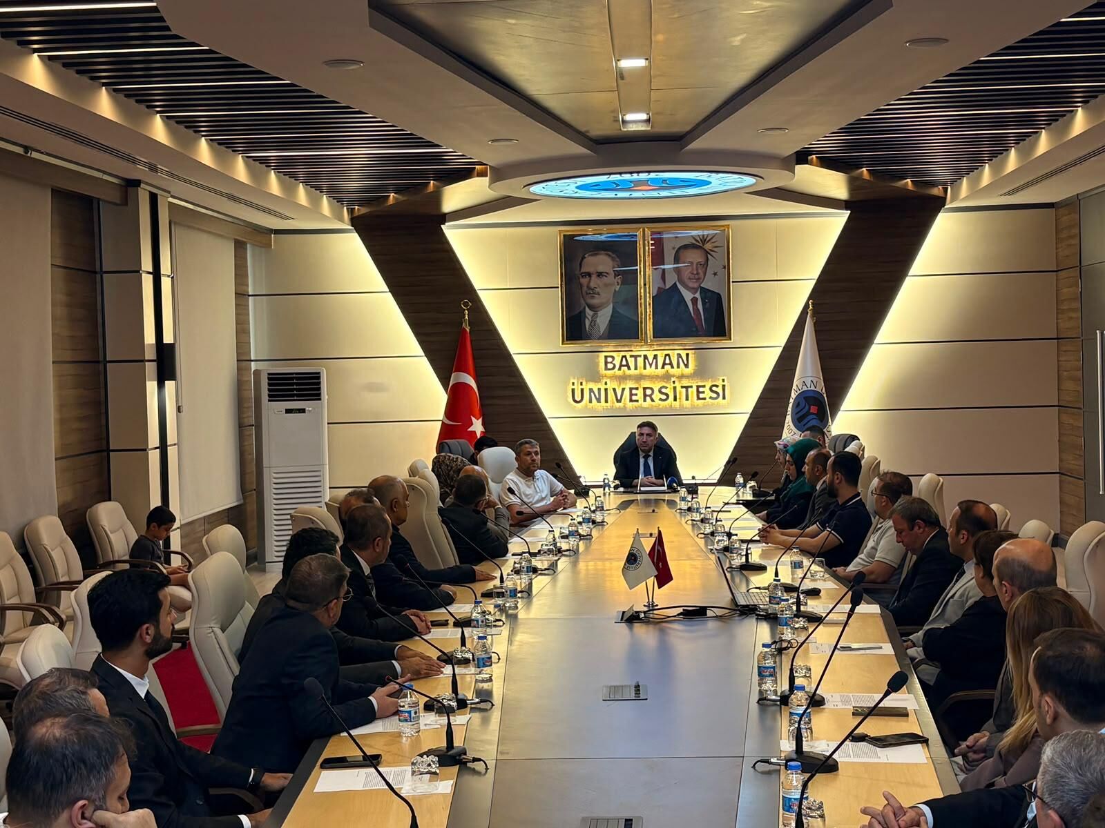 15 Temmuz Gazi̇leri̇ Ve Gazi̇ Yakinlari Batman Üni̇versi̇tesi̇nde Ağirlandi1 (2)