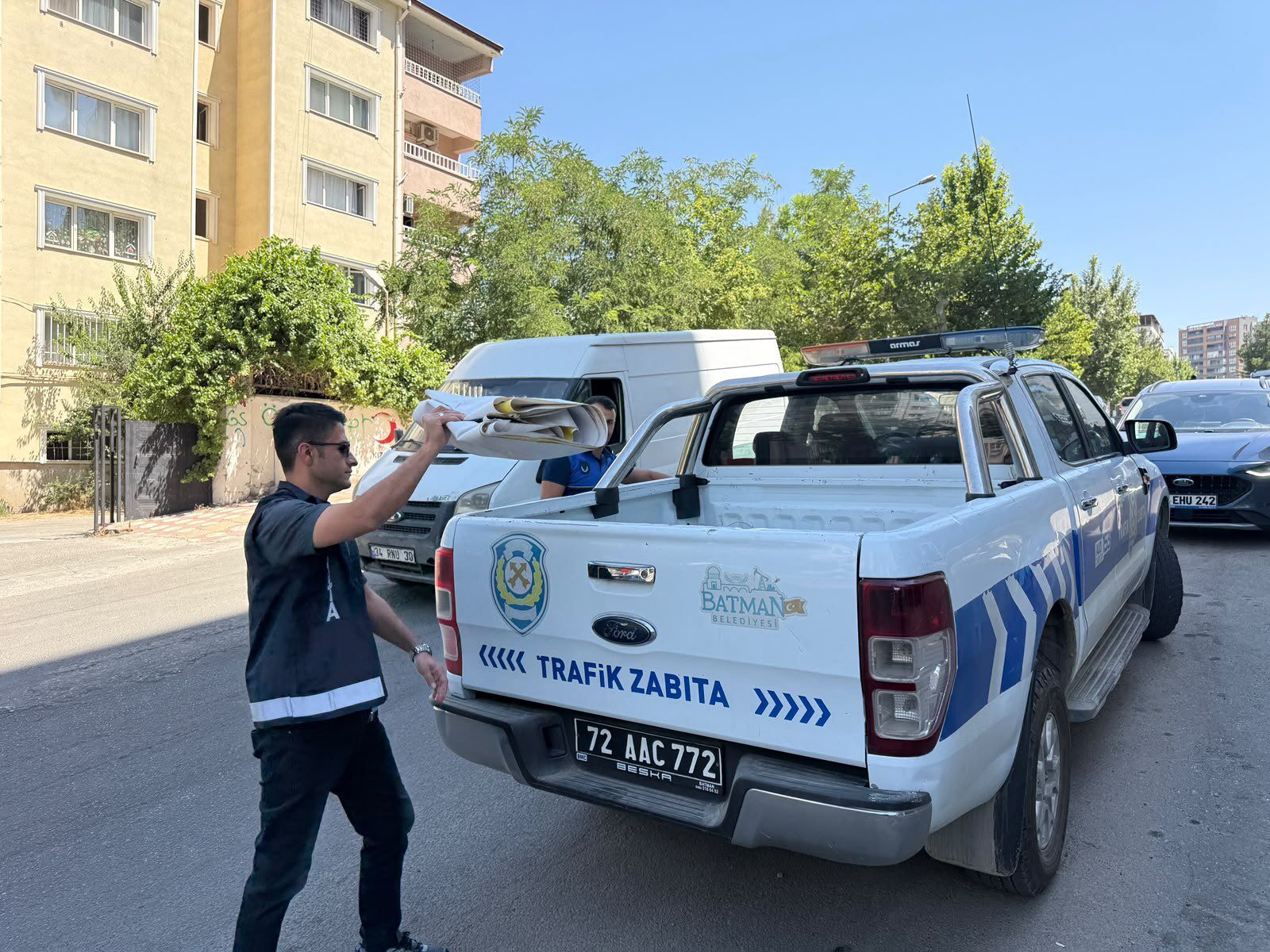 Batman Belediyesi'nden İzinsiz Afiş Ve Pankartlara Müdahale (2)