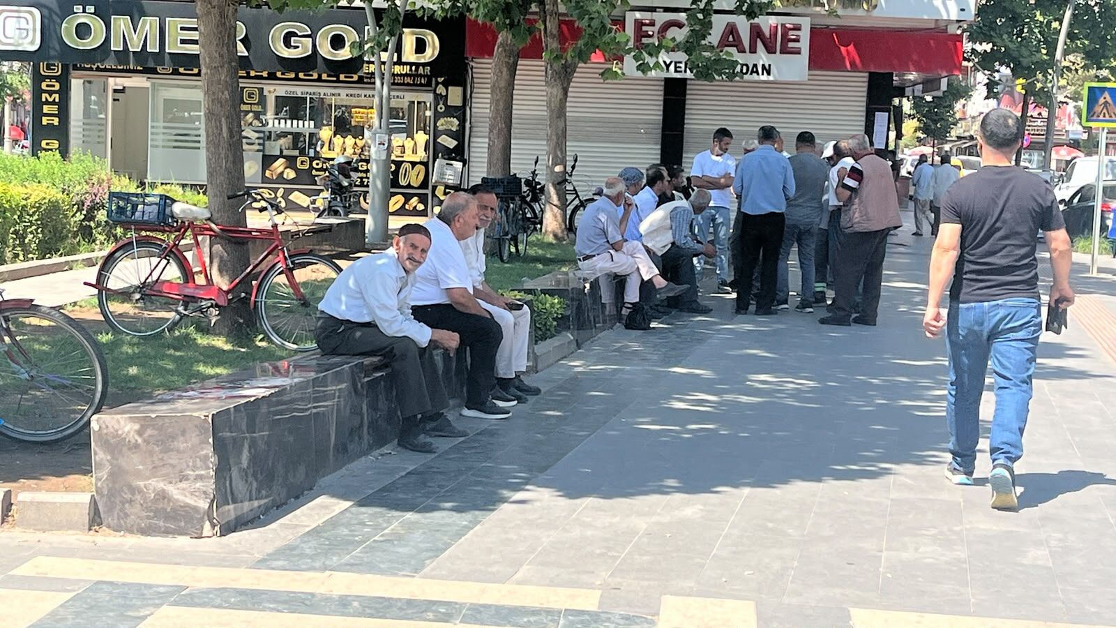 Cumhuriyet Meydanı'nda Umut Nöbeti (1)