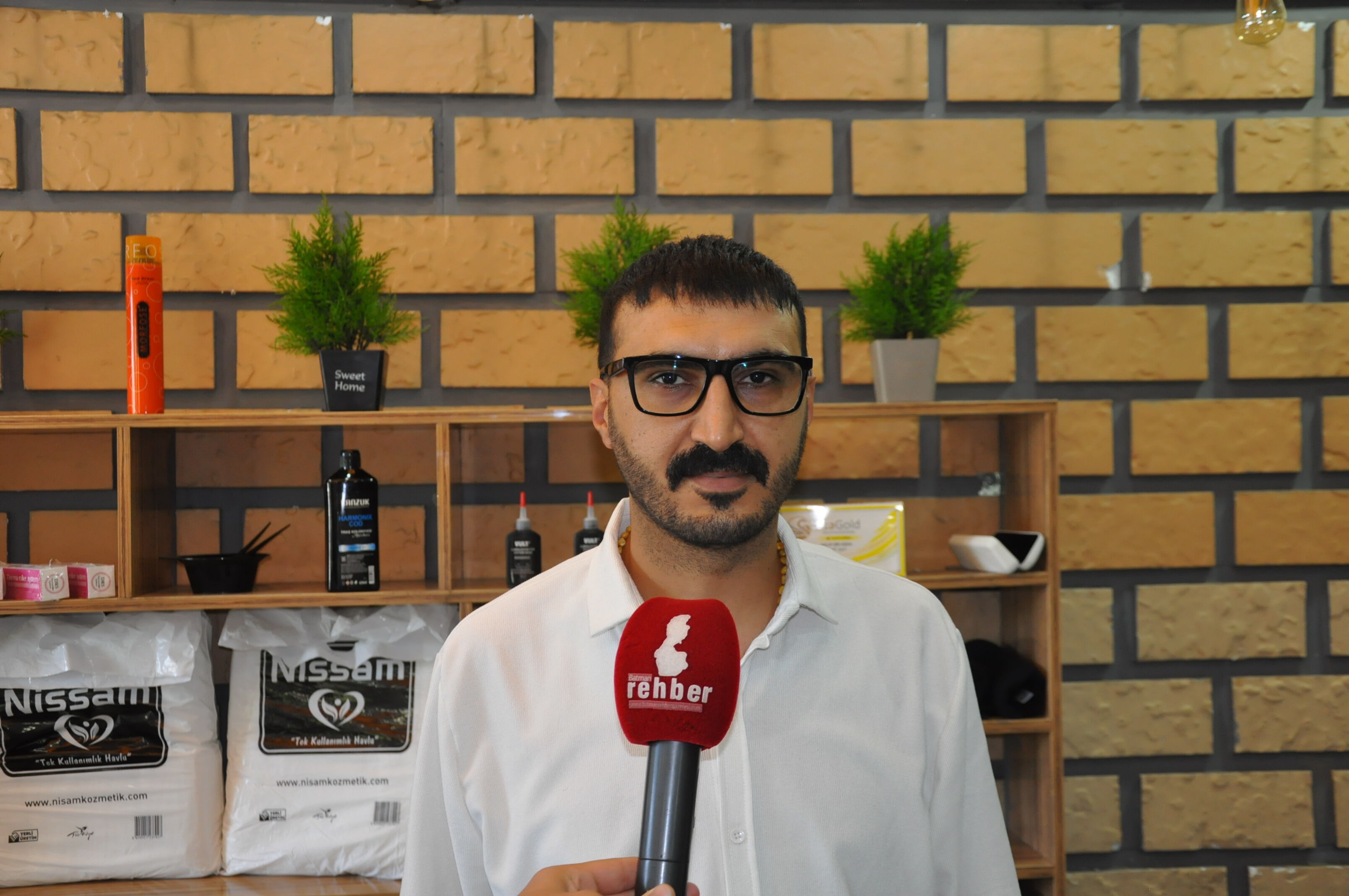 Engellileri Ücretsiz Tıraş Eden Berber Takdir Topluyor (5)