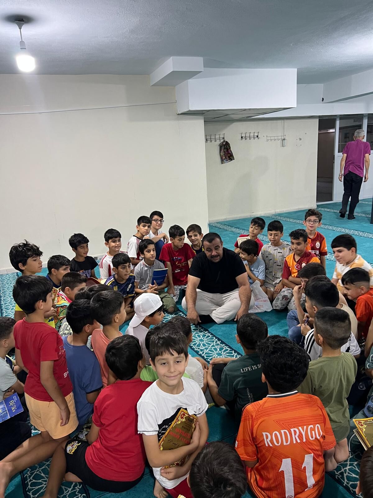Kardelen Mahallesi Muhtarı Ak'tan Cami Öğrencilerine Ziyaret (1)