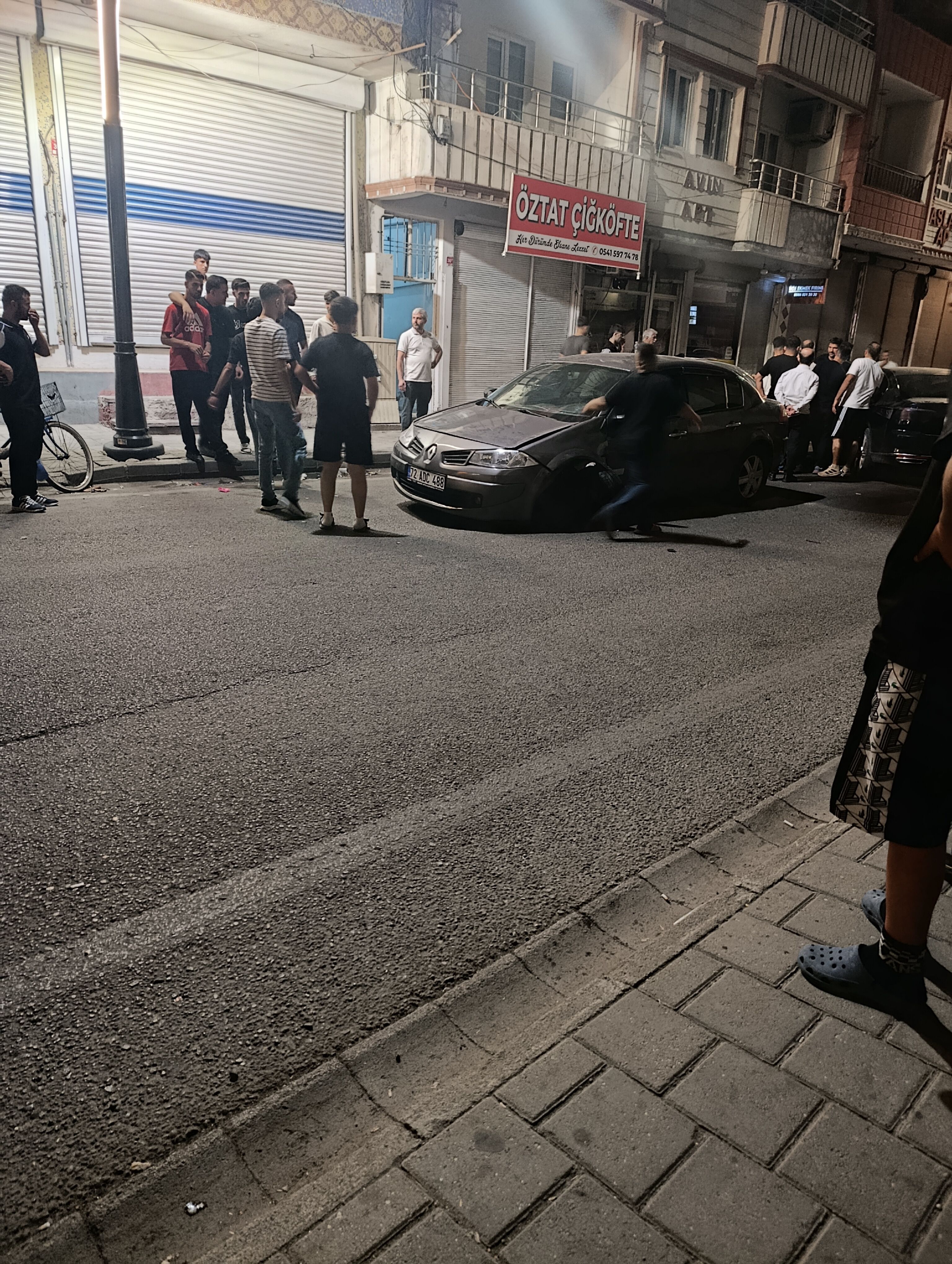 Karşıyaka Mahallesi'nde Maddi Hasarlı Trafik Kazası (2)