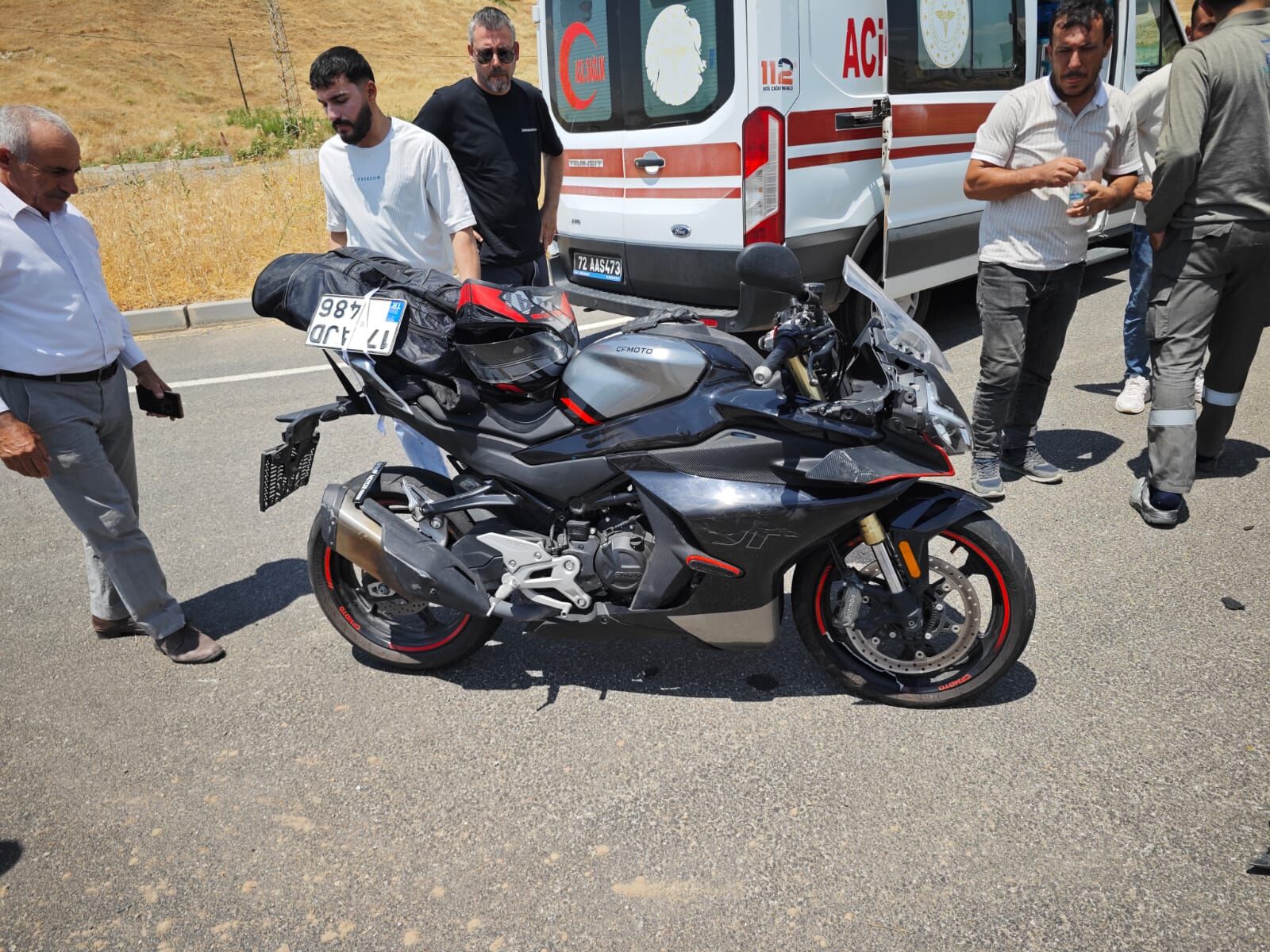 Kozluk Yolunda Kaza Motosiklet Kamyonete Çarptı1