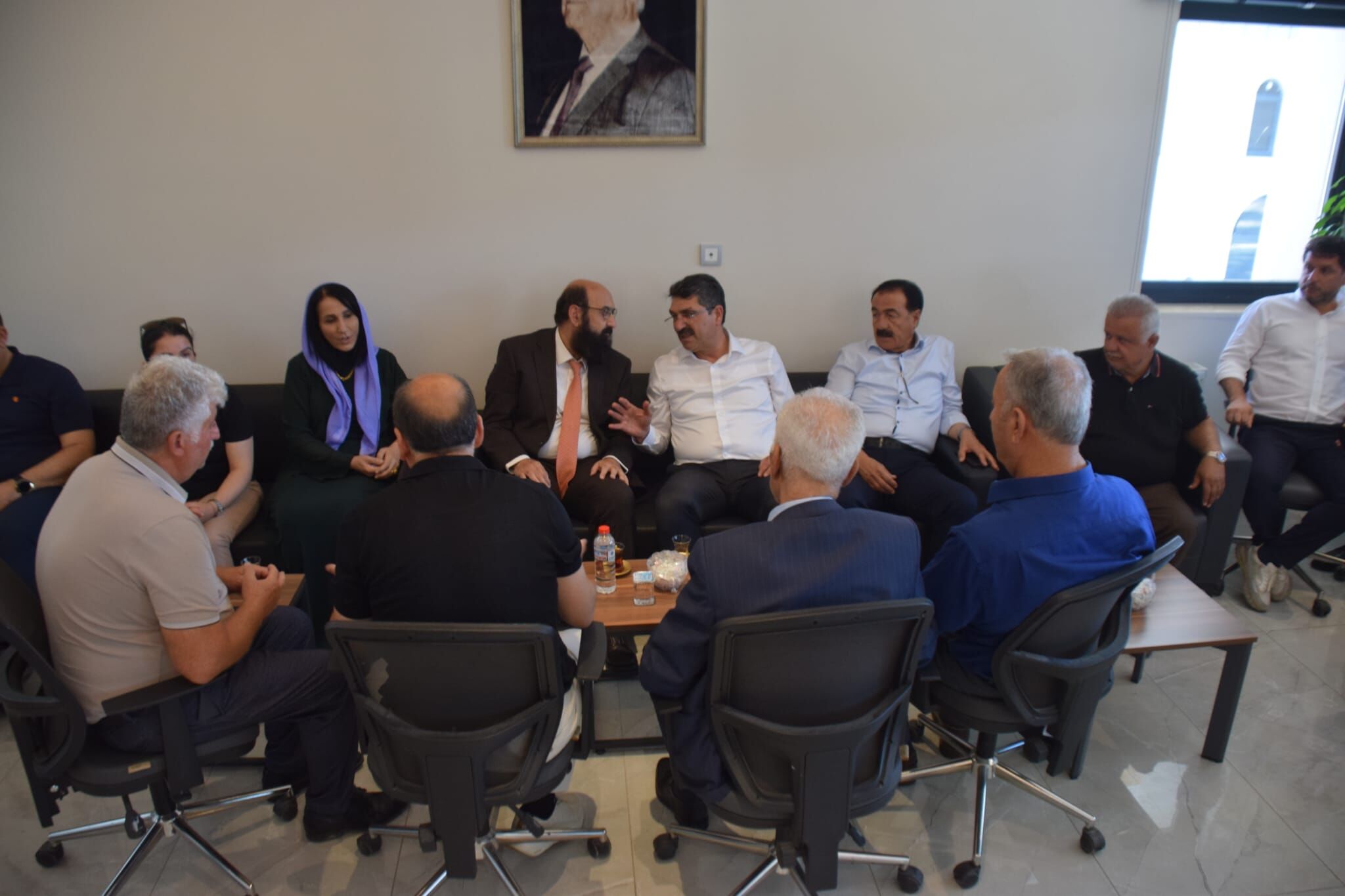 Milletvekili Nasıroğlu, Êzîdî Heyetiyle Yemekte Bir Araya Geldi (1)
