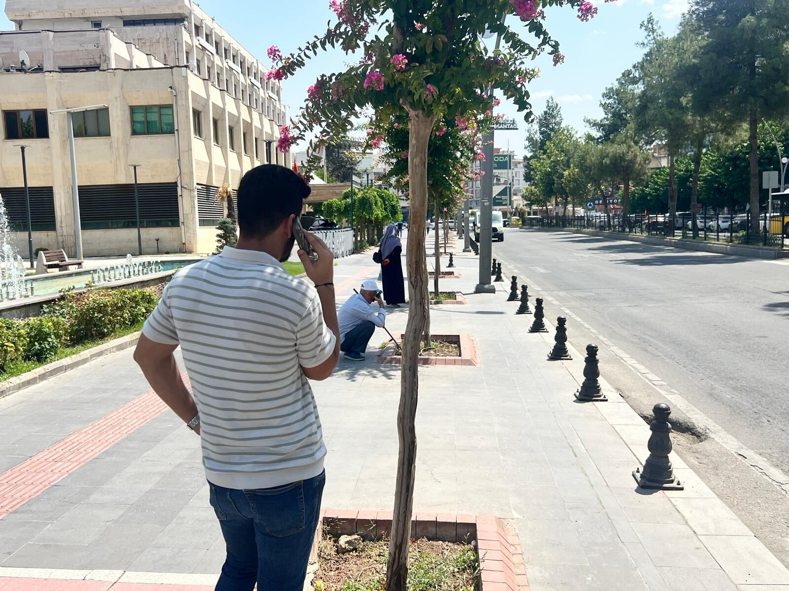 Vatandaşlar Duraklarda Pişiyor (2)