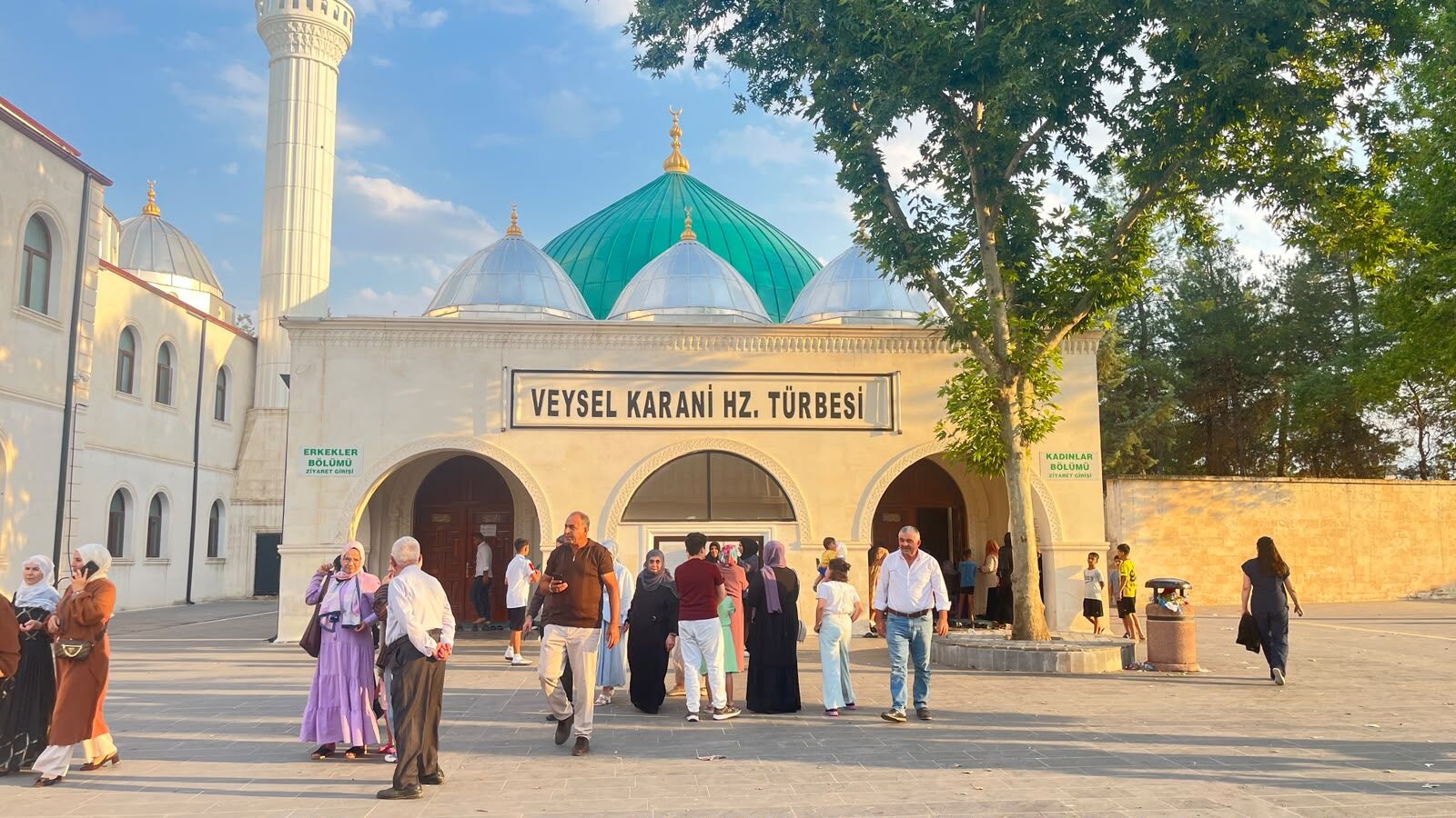 Veysel Karani Türbesi'ne Ziyaretçilerden Yoğun İlgi (2)