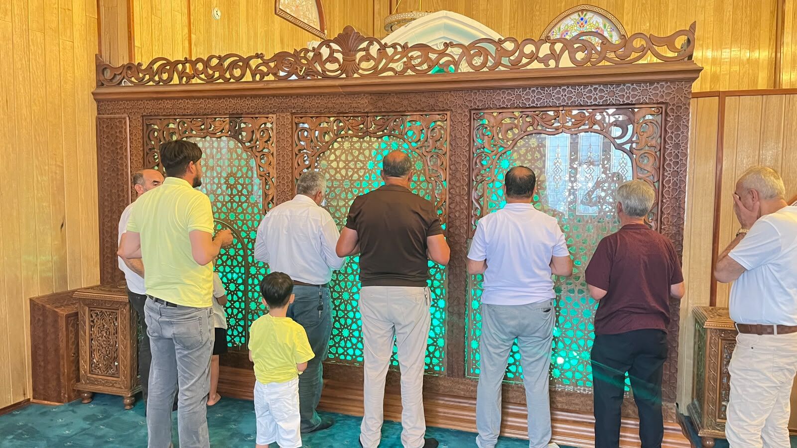 Veysel Karani Türbesi'ne Ziyaretçilerden Yoğun İlgi (3)