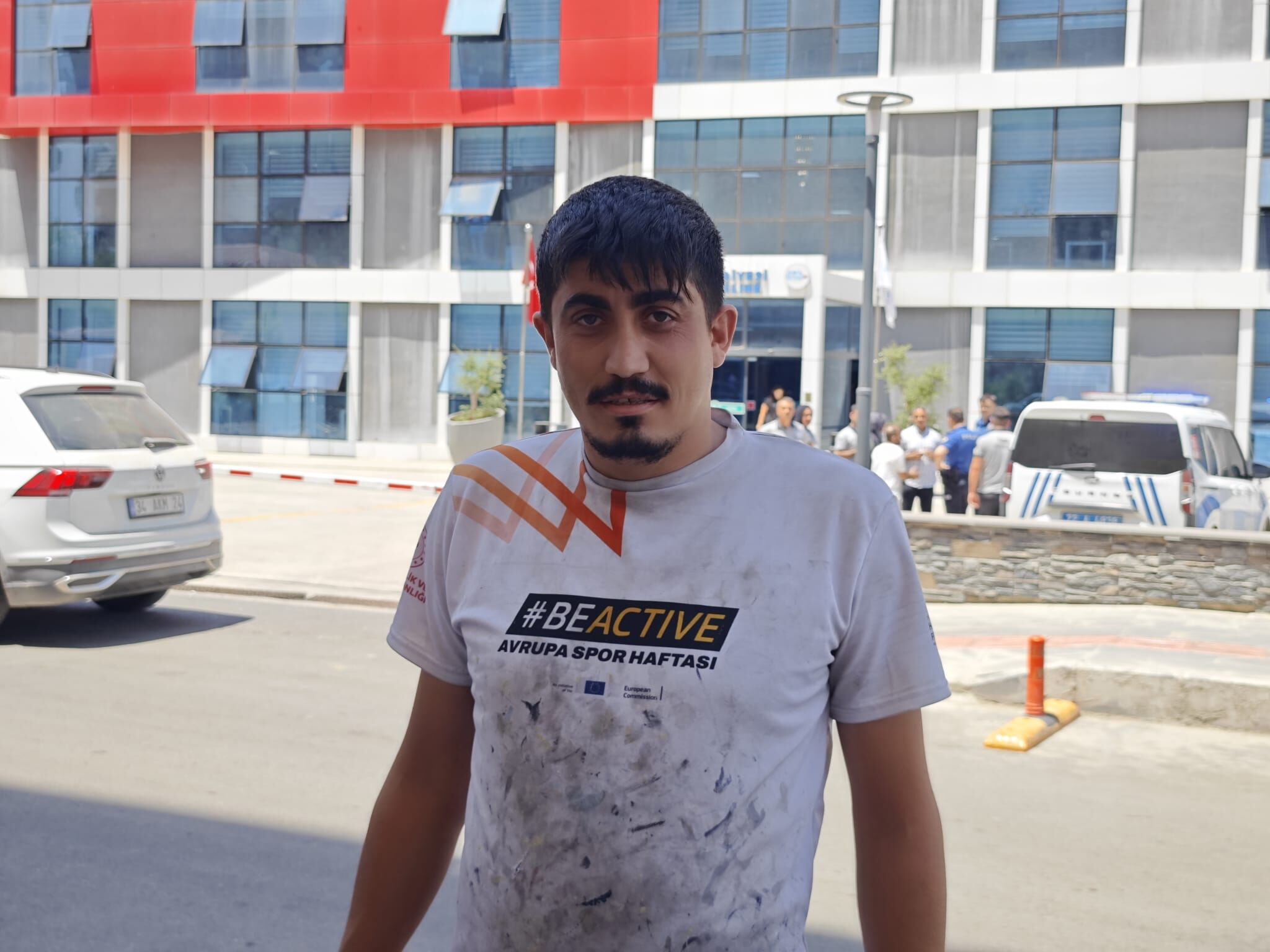 Yol Ortasındaki Paletler Kazaya Sebep Oldu Mağdur Vatandaş Muhatap Bulamıyor (3)