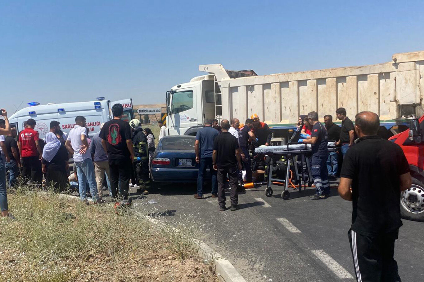 Batman Diyarbakır Yolunda Feci Kaza Otomobil Kamyonla Çarpıştı, 2’Si Ağır 4 Yaralı (1)