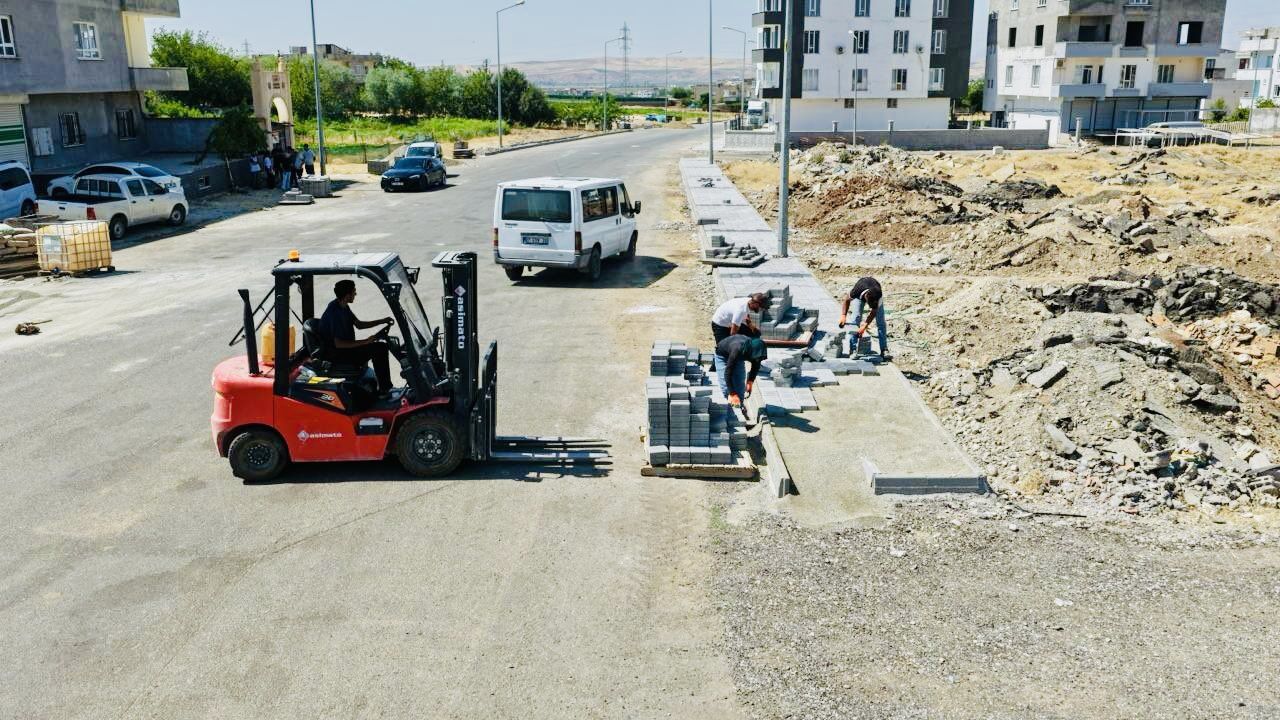 Batman’da 6 Ayda 340 Bin Metrekare Parke Taşı Serildi (2)