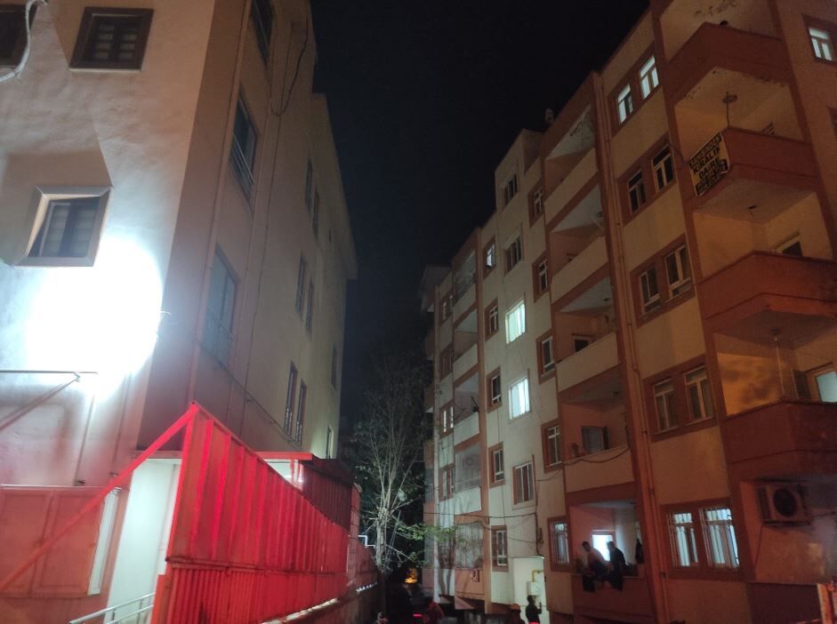 Batman’da Balkonda Batarya Patladı Aşırı Isınan Bisiklet Pili Korkutt (1)