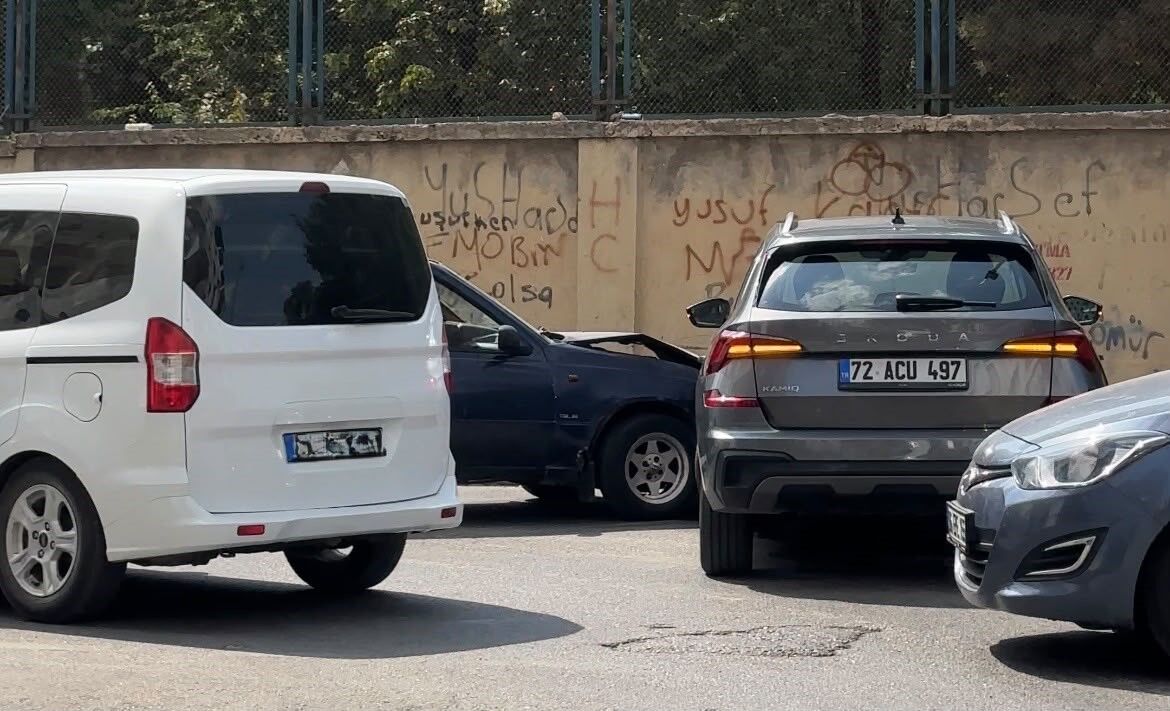 Batman’da Hamidiler Caddesi’nde Maddi Hasarlı Kaza
