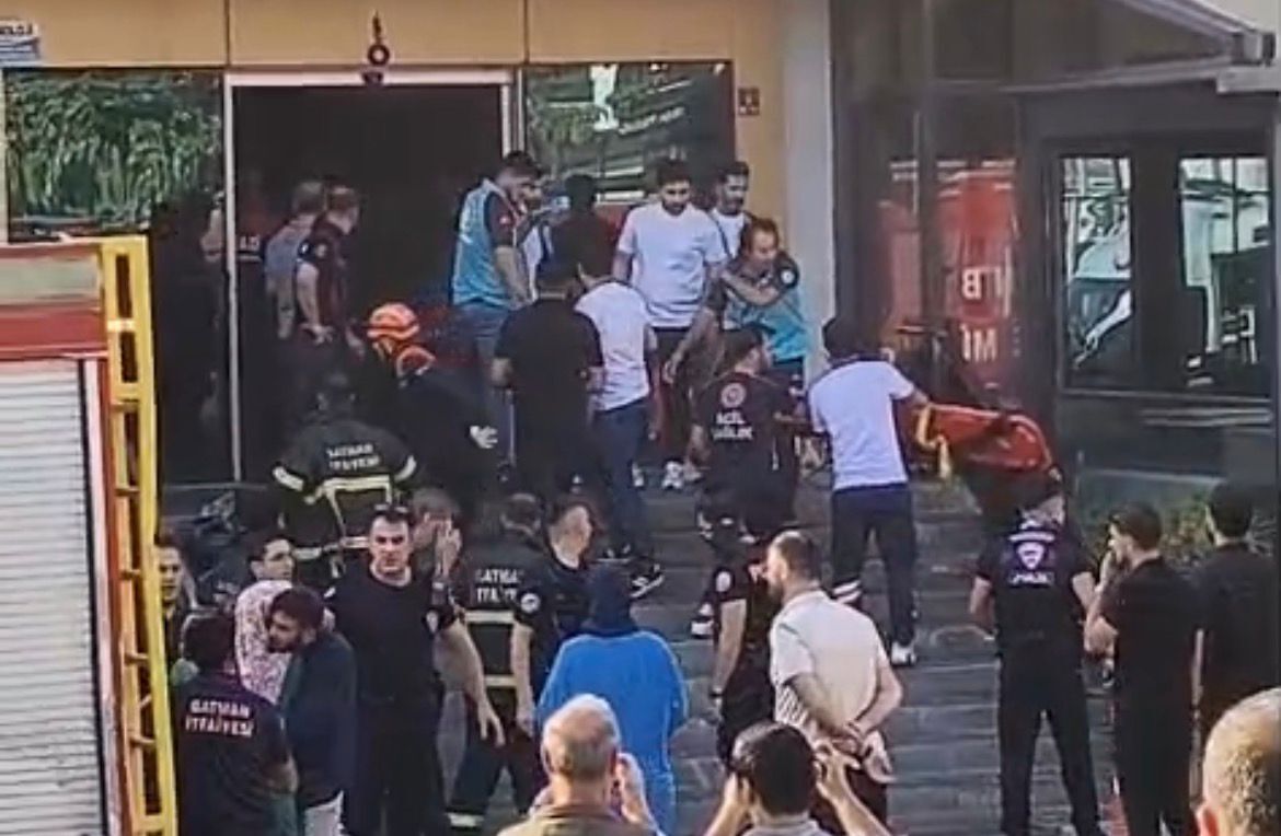Gültepe Mahallesi’nde Spor Kompleksinde Yangın Panik Dolu Anlar Yaşandı (3)