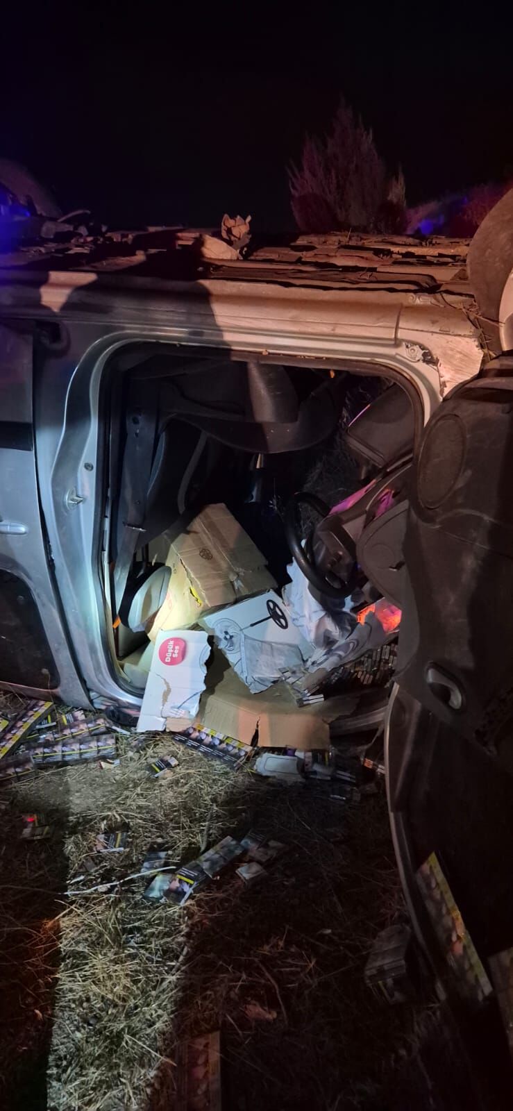 Hasankeyf Yolunda Trafik Kazası Araçta Sıkışan Vatandaş Kurtarıldı (1)