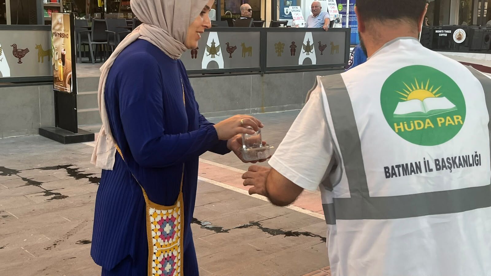 Hüda Par’dan Mevlid Kandili’nde Vatandaşlara Ikram (2)