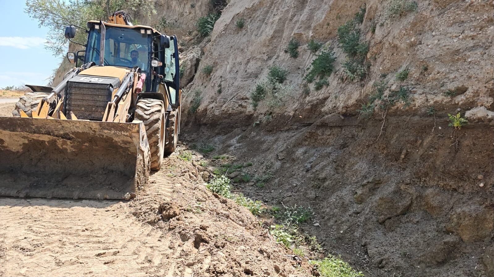 Kozluk’ta Köy Ve Mezralarda Çalışmalar Sürüyor