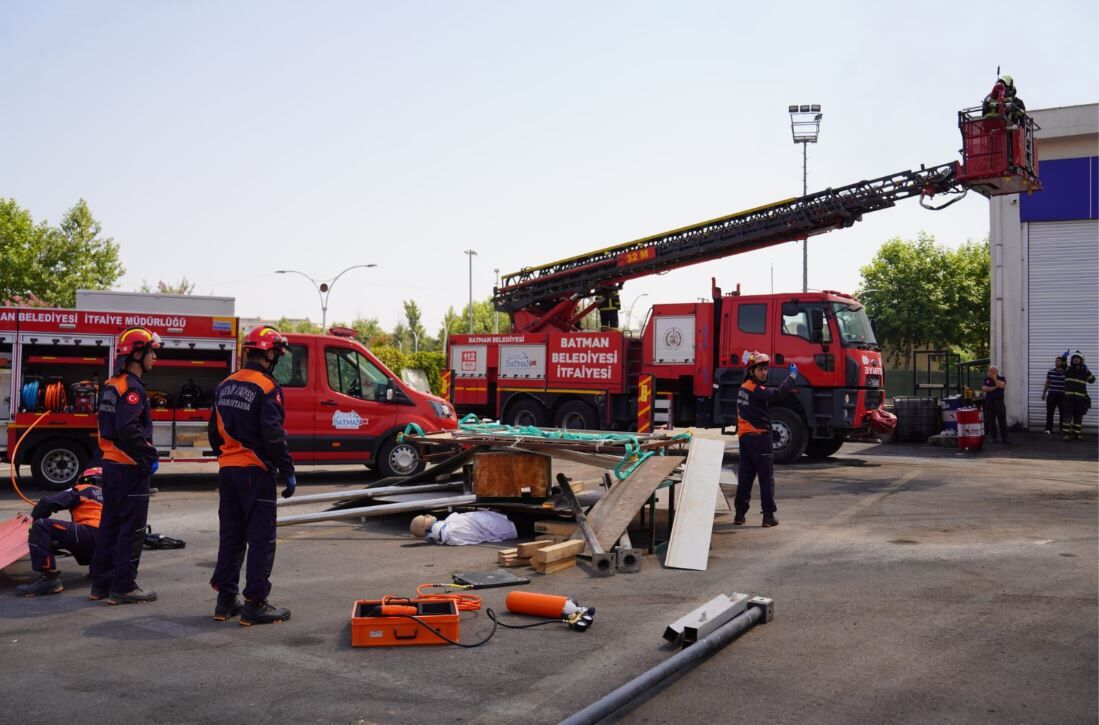 Stajyer İtfaiyeciler Gerçek Olaylarda Tecrübe Kazanıyor (2)