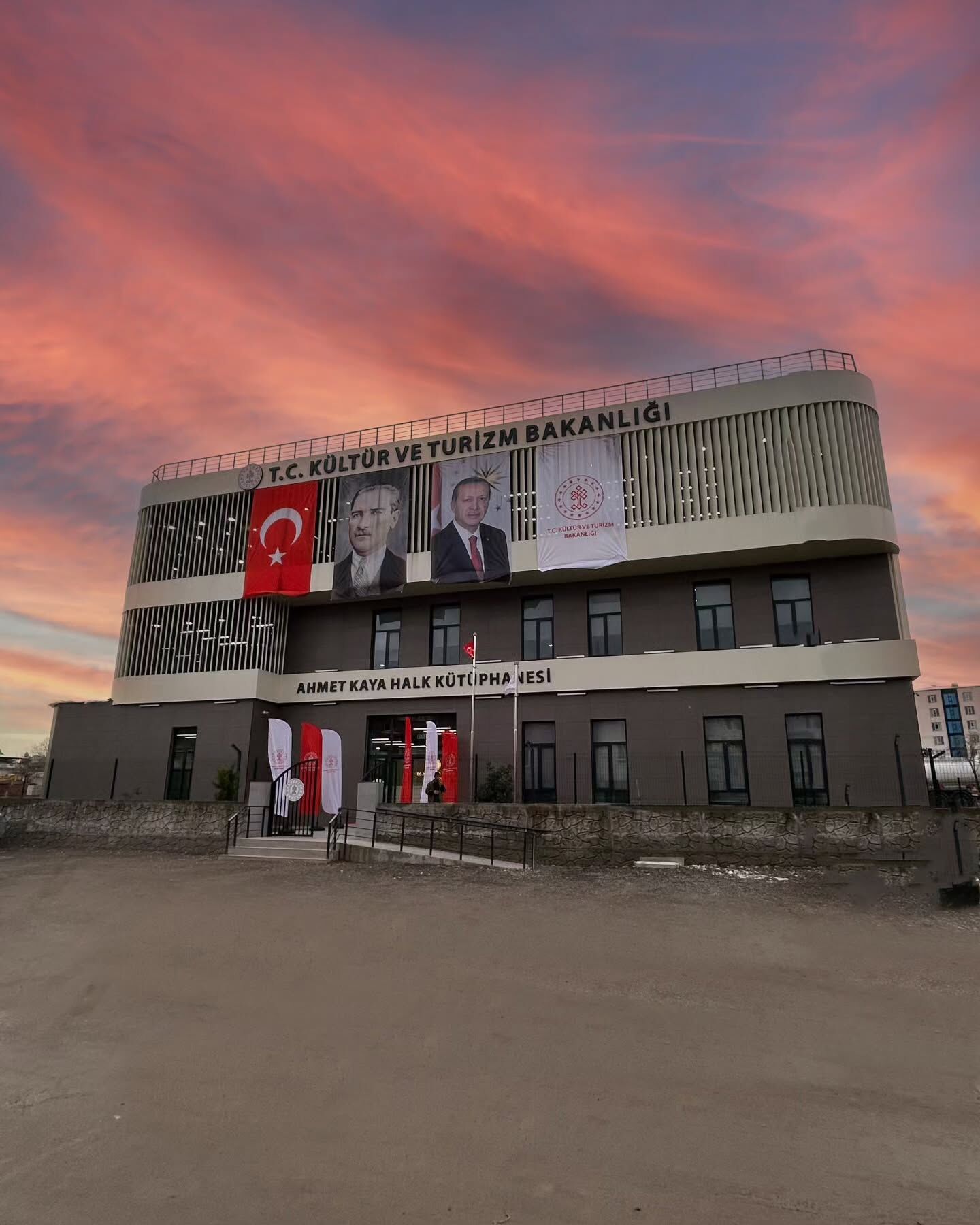 Vali Canalp Evlatlarımız Dağlarda Değil, Kütüphanelerde Geleceğini İnşa Edecek-1