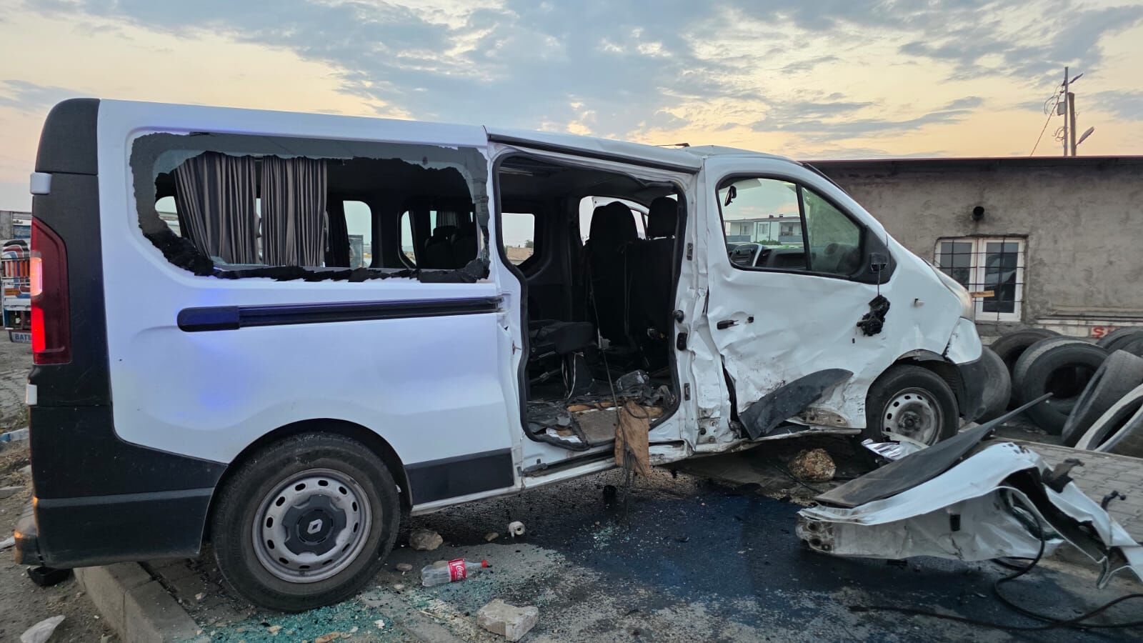 OSB Yolunda Trafik Kazası: Yaralılar Ambulansla Hastaneye Sevk Edildi