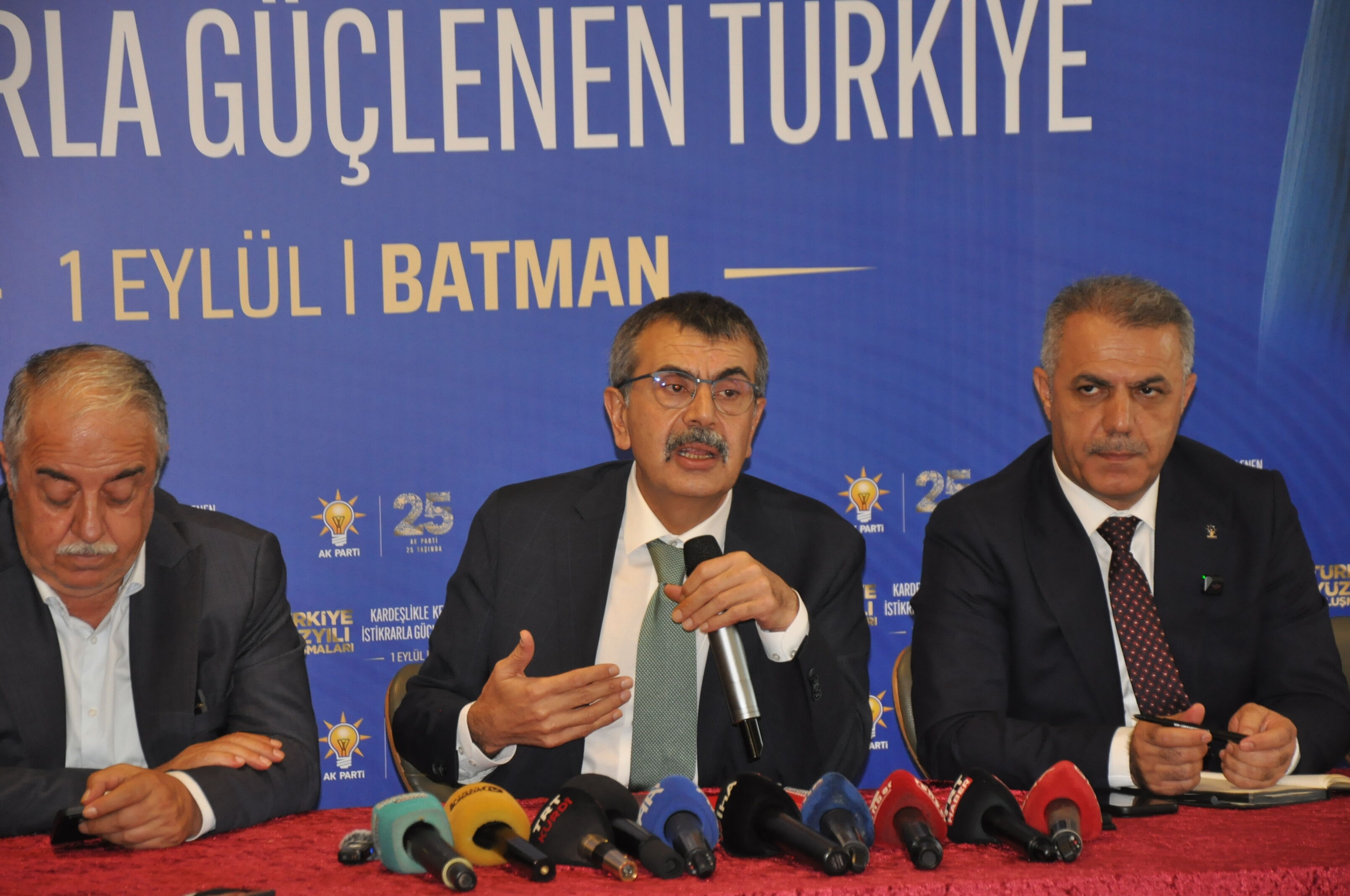 Bakan Tekin Batman’da “Top Artık Bizde, Hep Beraber Bu Sürece Sahip Çıkalım” (8)