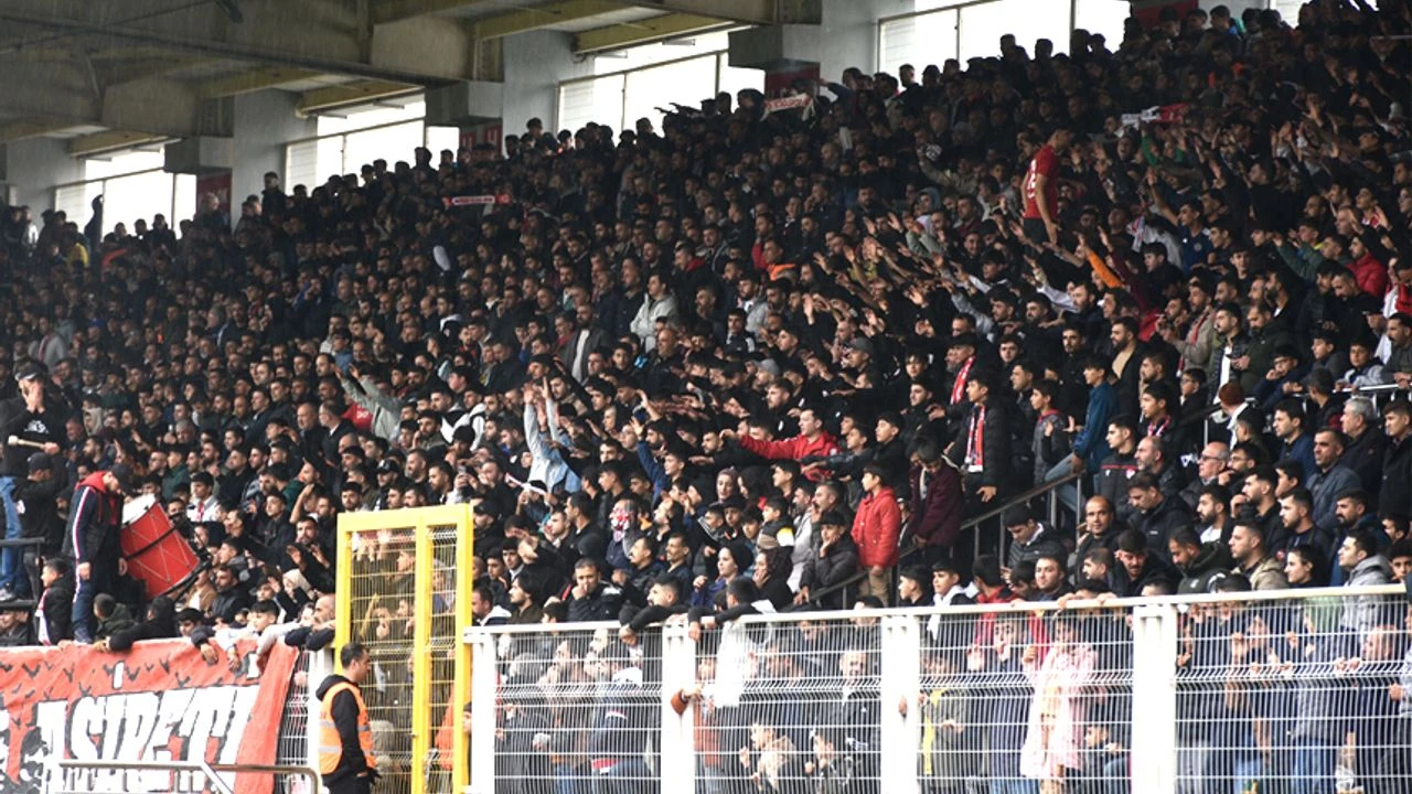 Batman Petrolspor Taraftarlarından Bursaspor Maçına Yoğun İlgi! Birkaç Saat İçinde Biletlerin Yarısı Tükendi-2