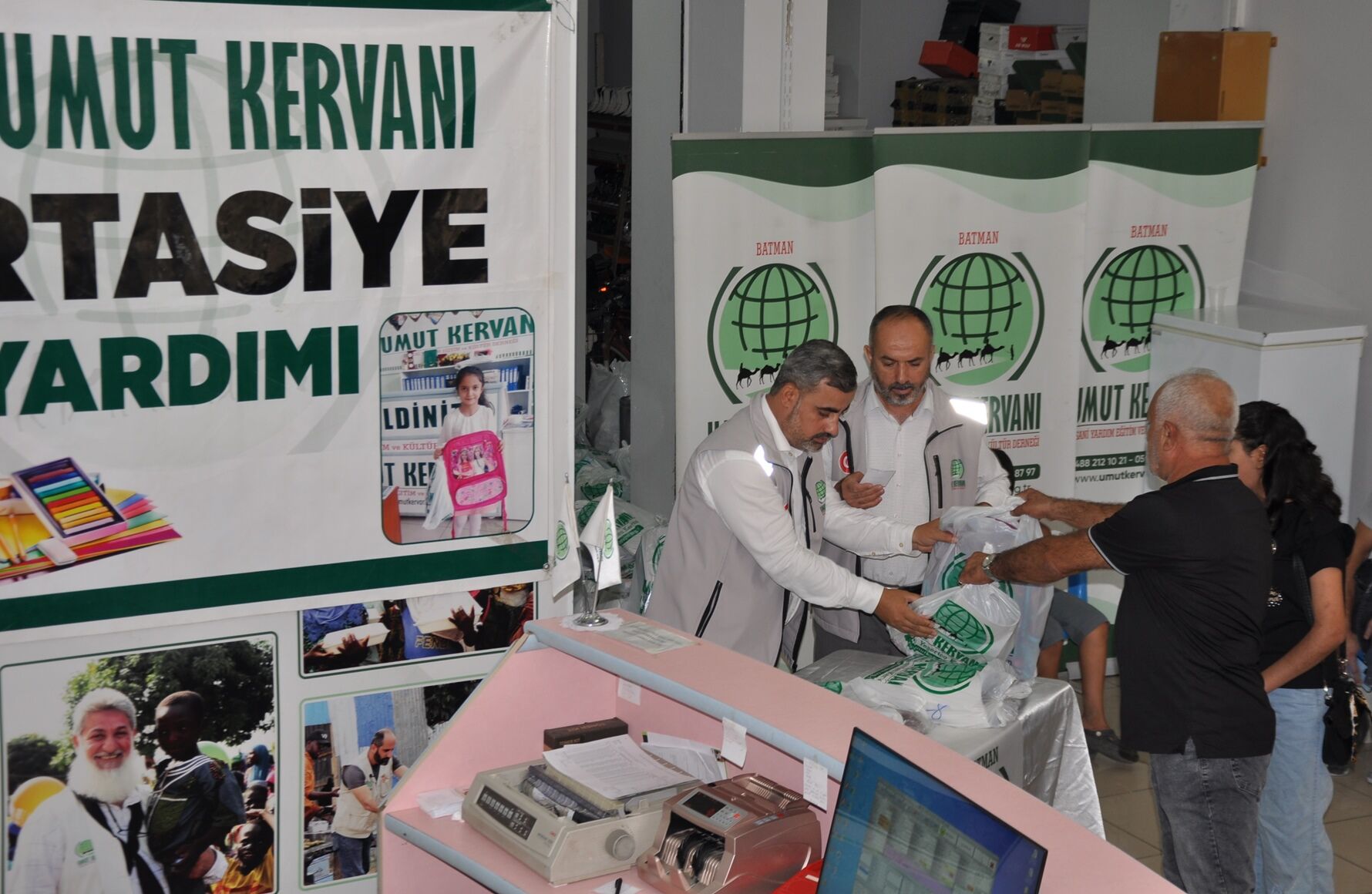 Batman Umut Kervanı’ndan 450 Aileye Kırtasiye Desteği 7