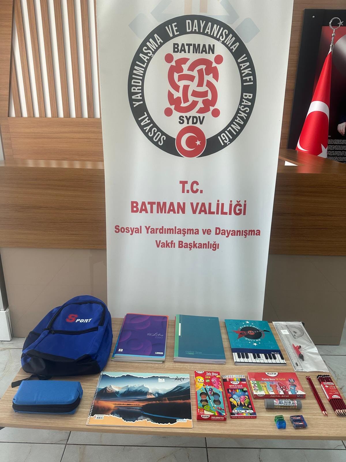 Batman’da Dar Gelirli Ailelerin Çocuklarına 5 Bin Kırtasiye Paketi (2)