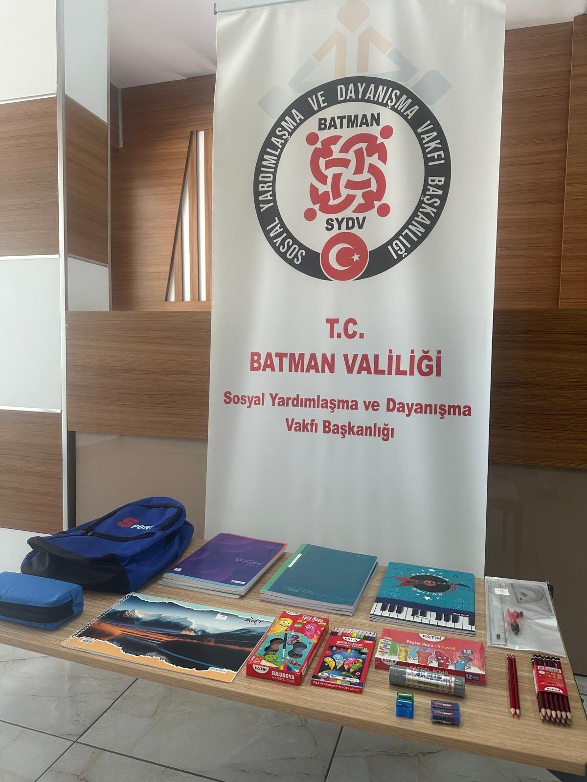 Batman’da Dar Gelirli Ailelerin Çocuklarına 5 Bin Kırtasiye Paketi (3)