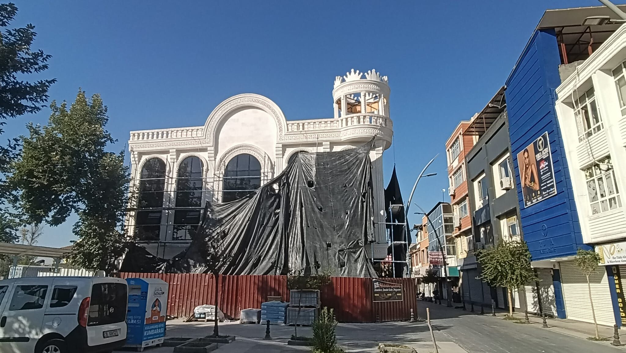 Bu Bina Cumhuriyet Meydanı’na Yeni Bir Görünüm Kazandıracak (1)