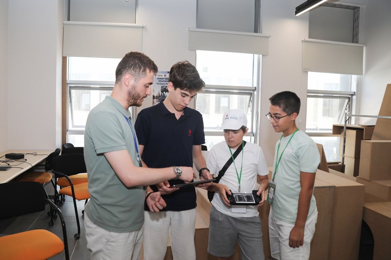 Bursa'da ortaokul ve lise öğrencileri robotlarla tanıştı