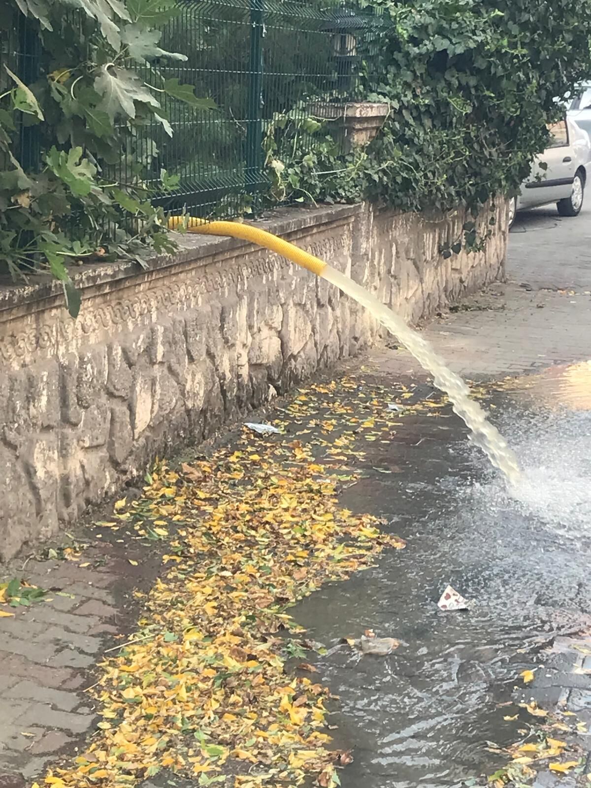 Gültepe’de Kanalizasyon Suyu Tepkisi “Bu Kokuyu Bütün Mahalle Almak Zorunda Mı” (2)