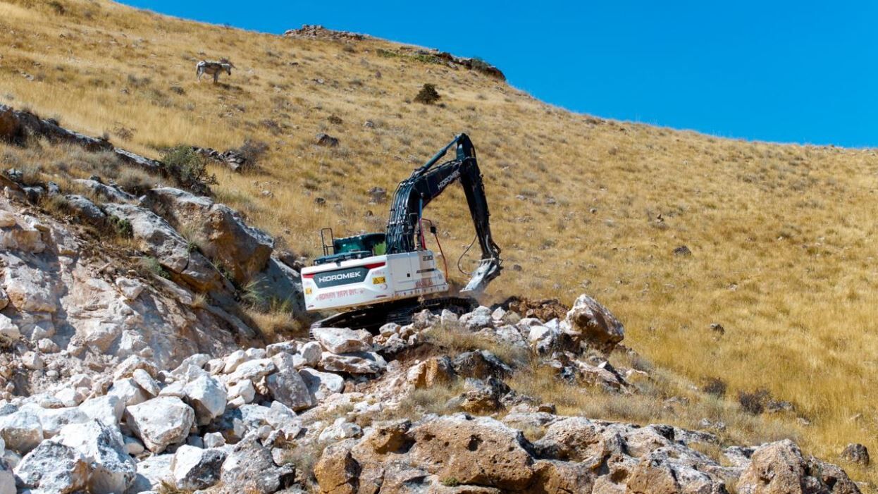 Hasankeyf Çardaklı Köy Yolu1 (1)