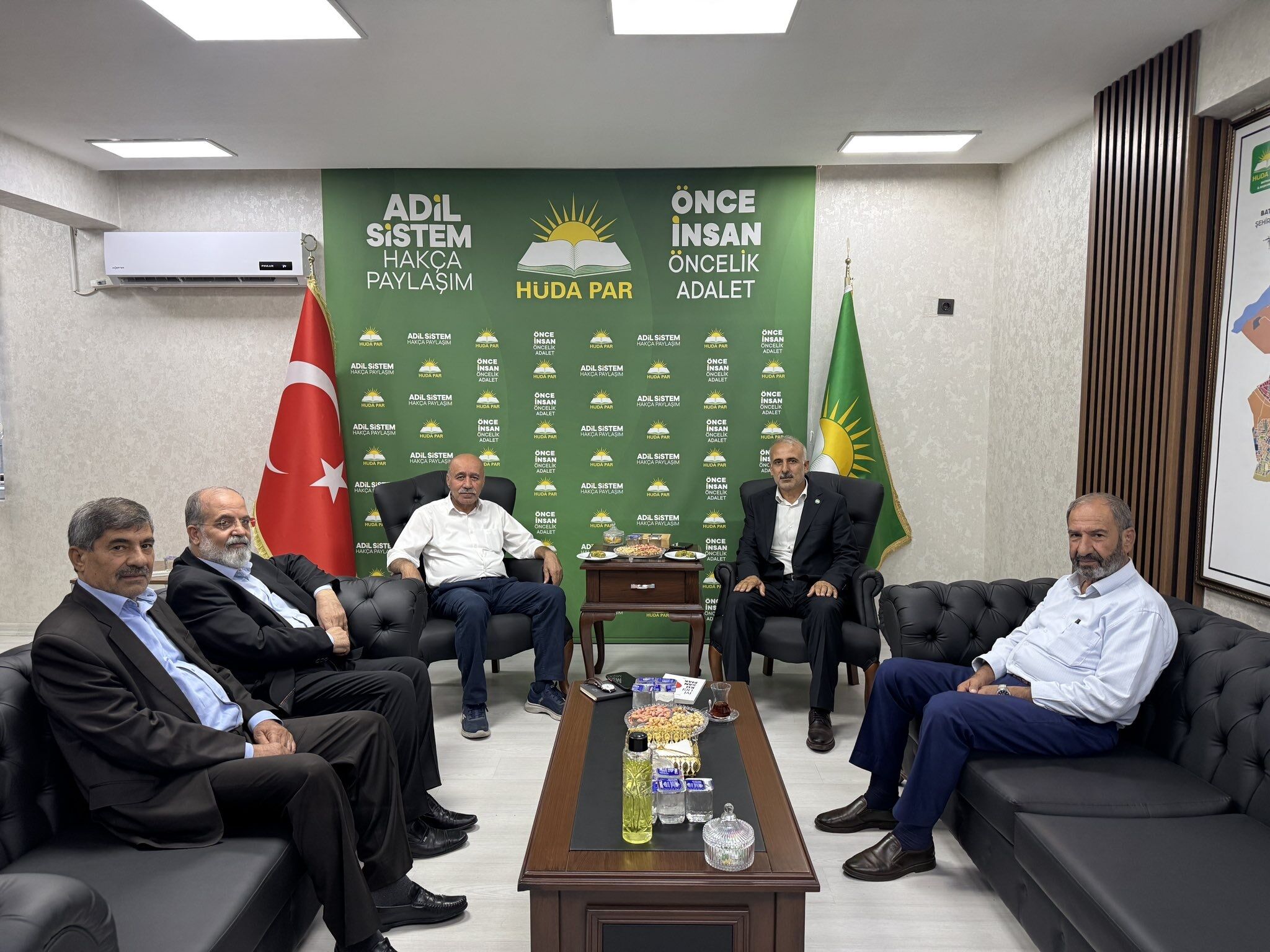 Hüda Par Batman’da Ziyaret Trafiği! Yeni İl Başkanı Doğru’ya Hayırlı Olsun Ziyaretleri Sürüyor (4)