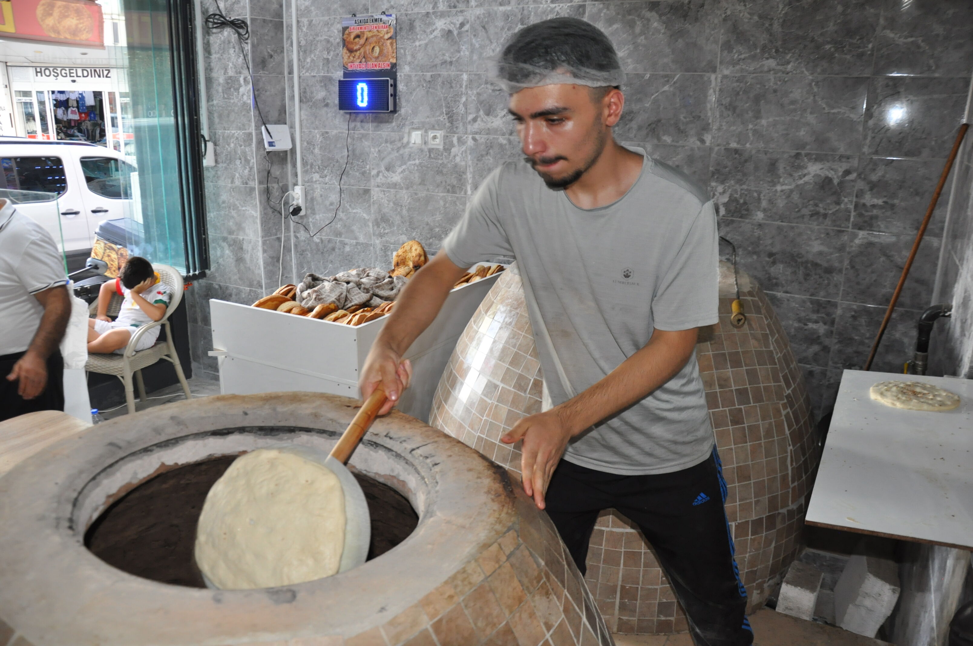 İstanbul’dan Batman’a Uzanan Tandır Ekmeği Günde 1000 Ekmek Üretiliyor (7)