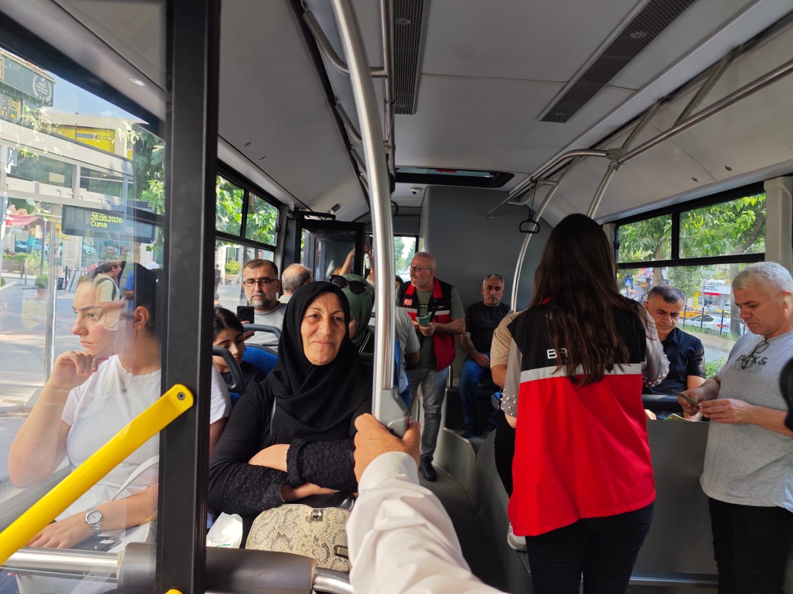 Türkiye'ye Örnek Olan Batman Modeli Sahada Bağımlılıkla Mücadele Ekibi Halkın Ayağına Gidiyor (2)