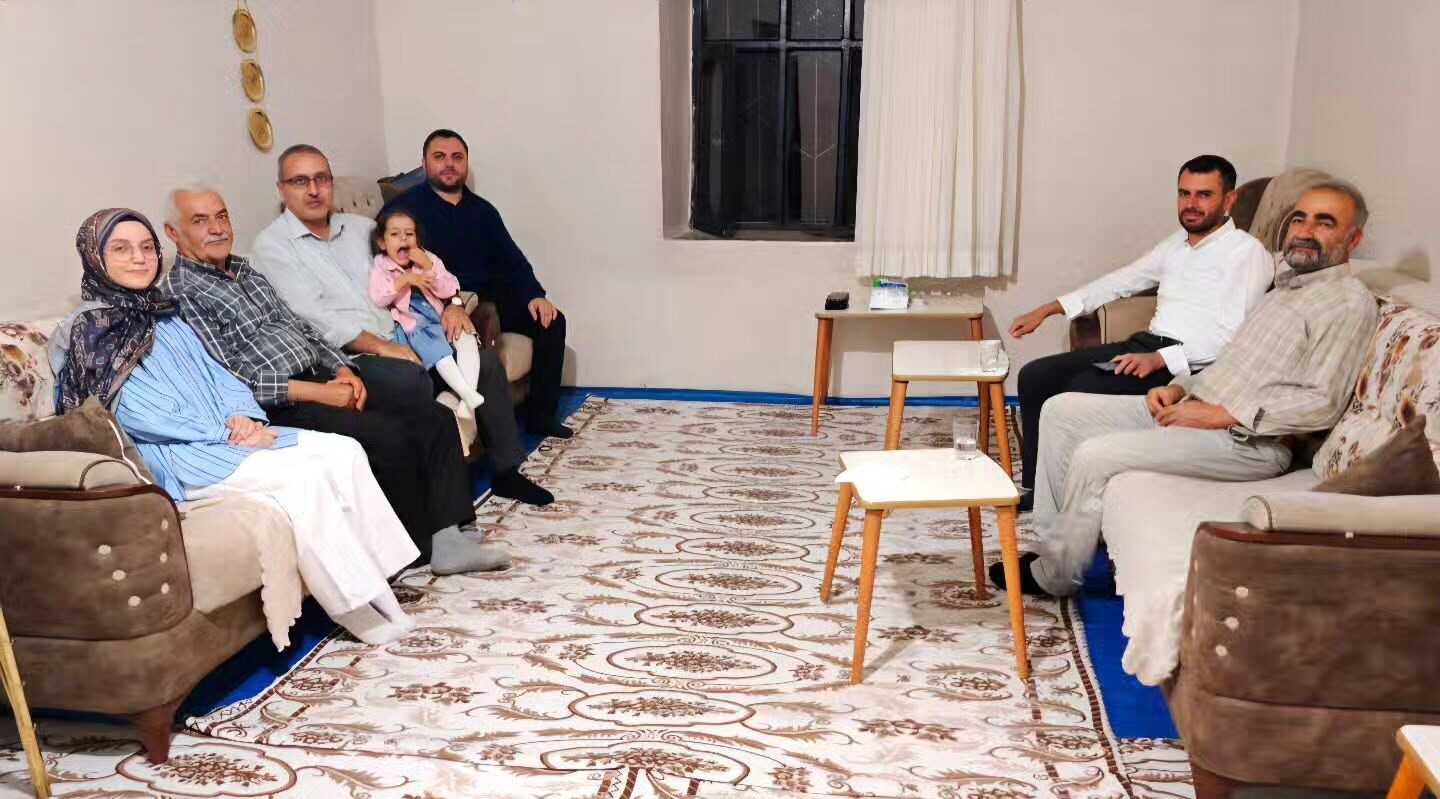Umre Ödüllü Öğrencilere Evlerinde Ziyaret