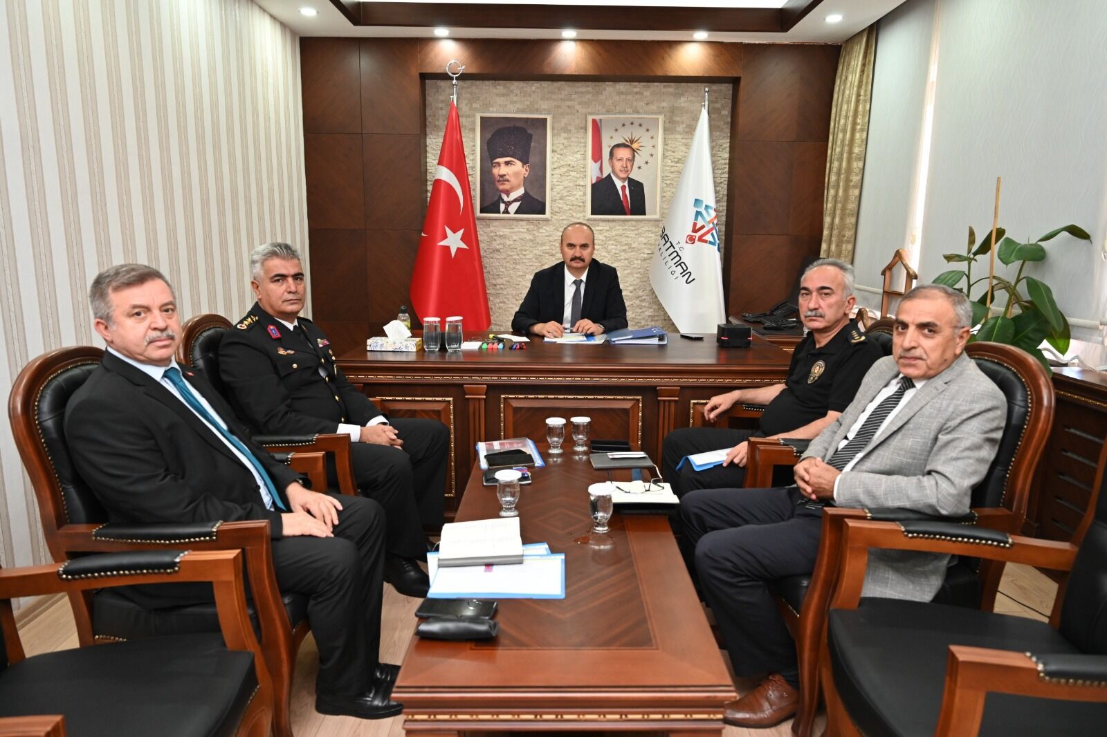 Vali Canalp, İçişleri Bakanlığı Başkanlığındaki Yurt Güvenliği Toplantısı'na Katıldı (1)