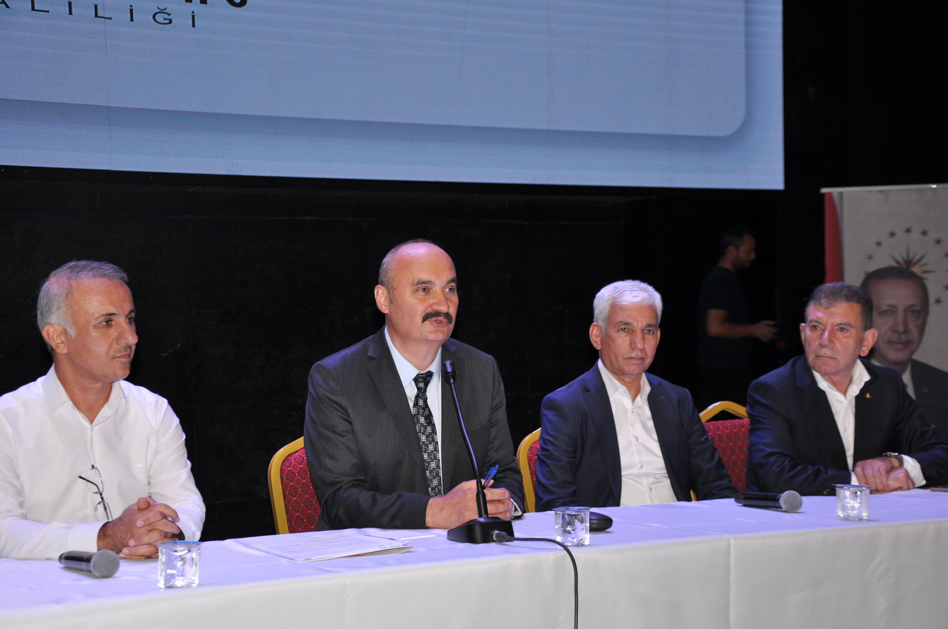 Vali̇ Canalp’ten Esnafa Ortaklik Çağrisi “Sermayeleri̇ni̇zi̇ Bi̇rleşti̇ri̇n! (2)