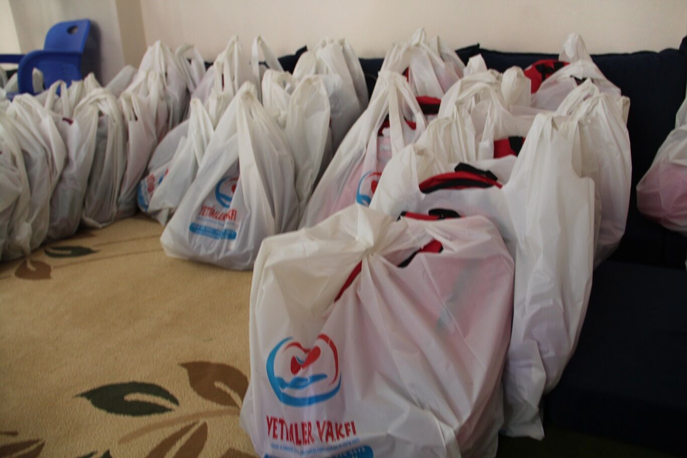 Yetimler Vakfı Kolları Sıvadı; 250 Yetim Çocuğa Kırtasiye Desteği Verilecek (2)