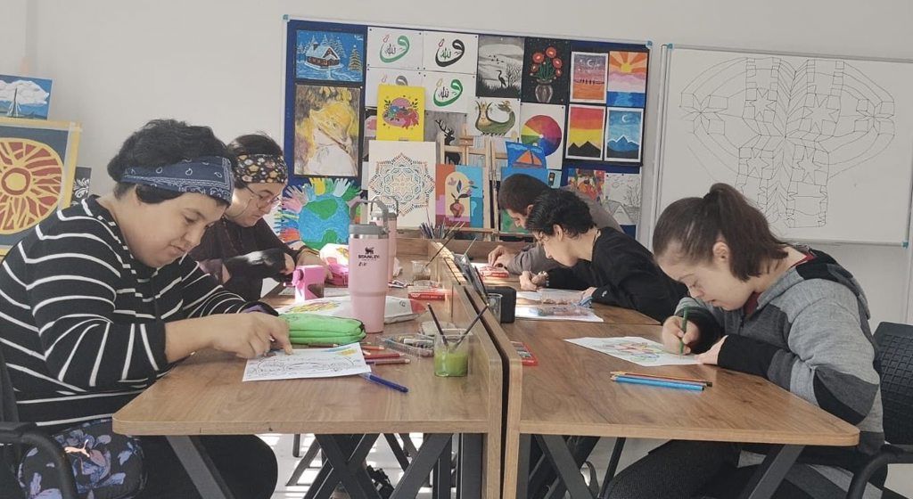 Batman Engelli Aktif Yaşam Merkezi’nde Özel Gereksinimli Bireylere Kesintisiz Hizmet