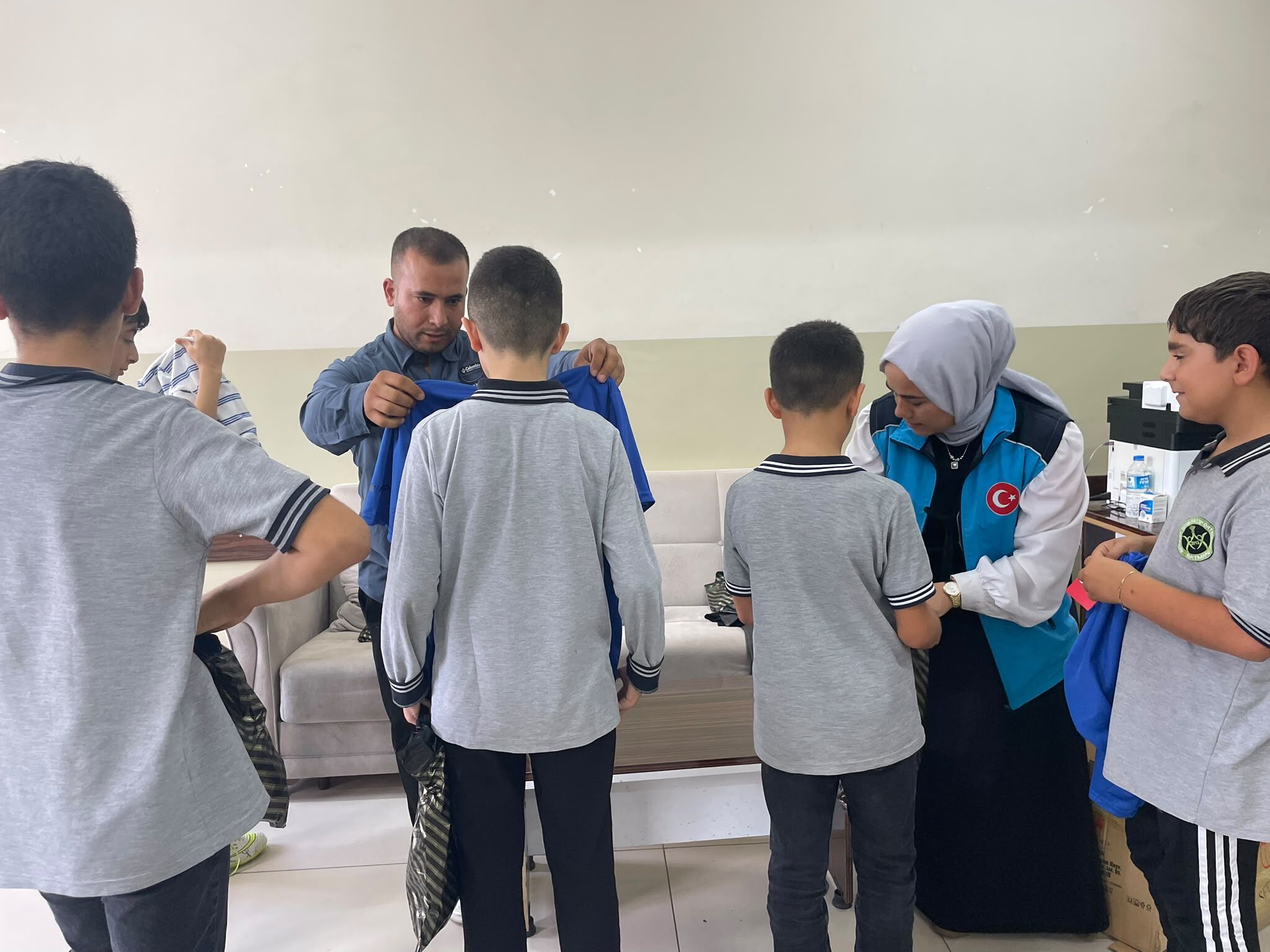 Batman Yesevi̇ Hareketi Derneği Yüzlerce Çocuğu Sevindirdi (2)