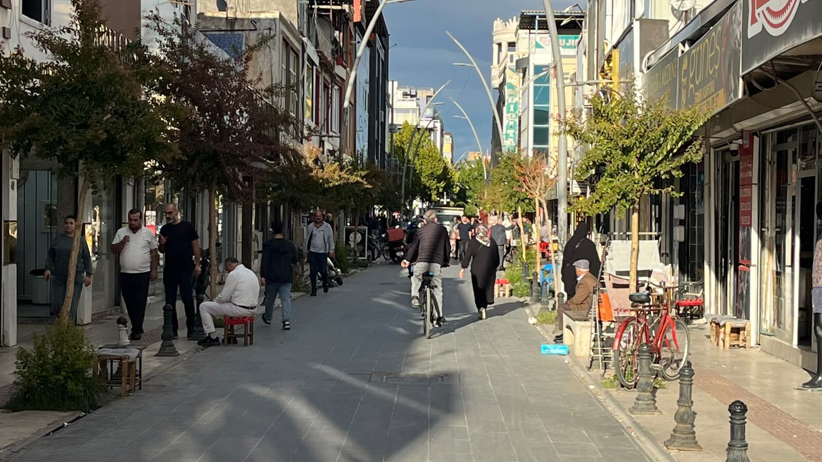 Batman’da 1. Cadde Esnafı Temizlik Ve Altyapı Sorunlarından Şikâyetçi (2)