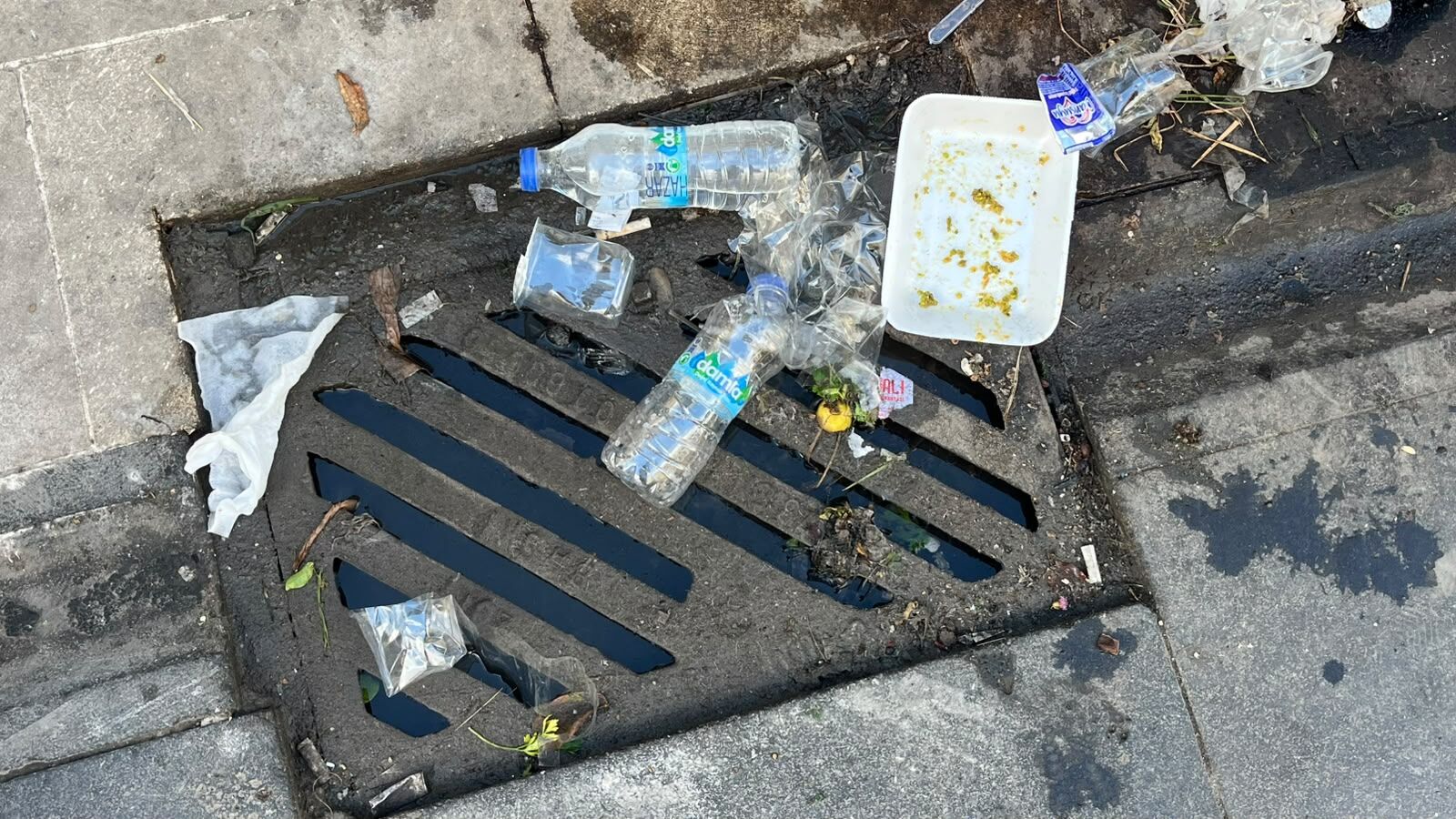 Batman’da 1. Cadde Esnafı Temizlik Ve Altyapı Sorunlarından Şikâyetçi (6)