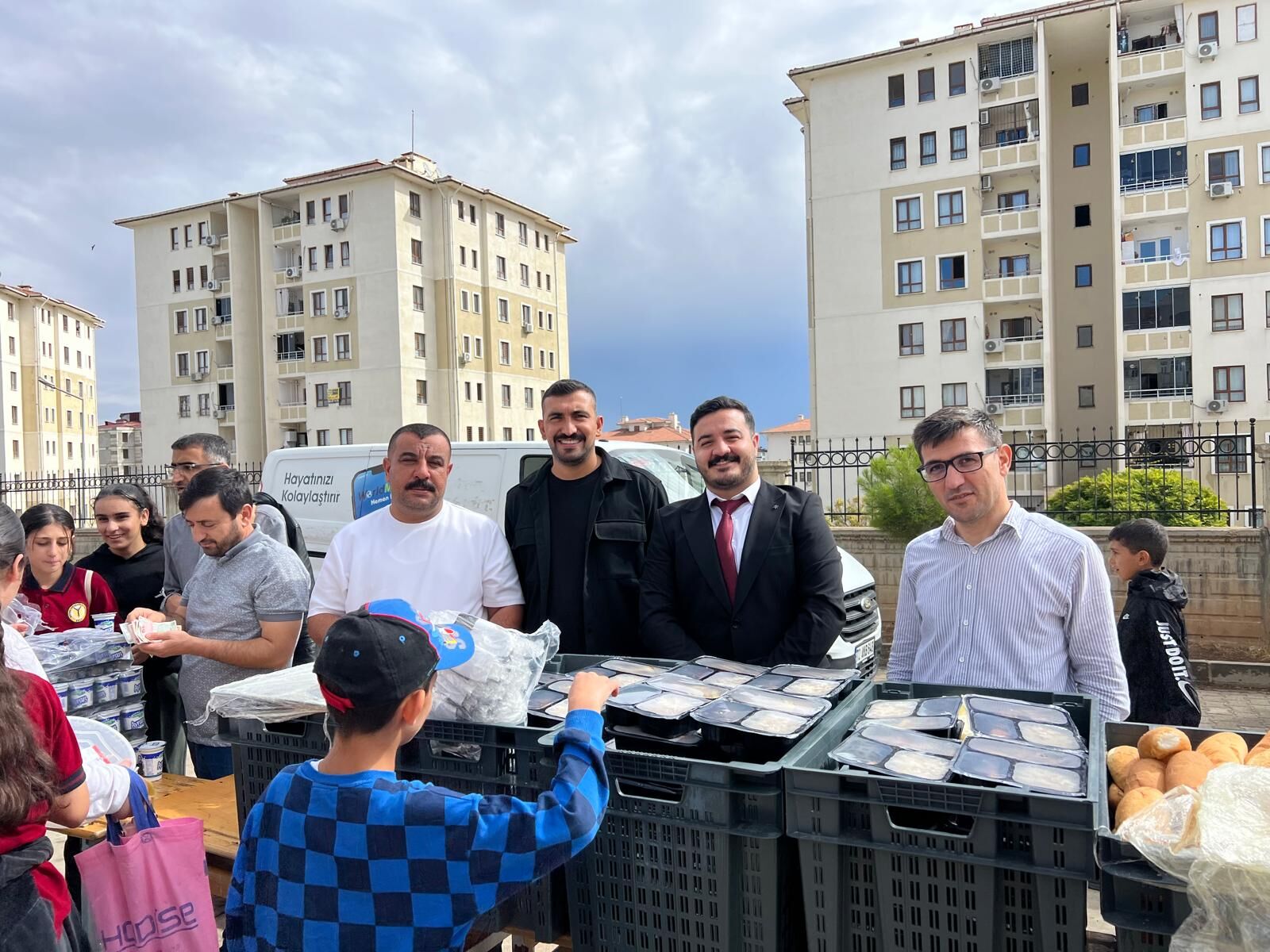 Batman’da Dar Gelirli Öğrenciler İçin Hayır Kermesi Düzenlendi (1)