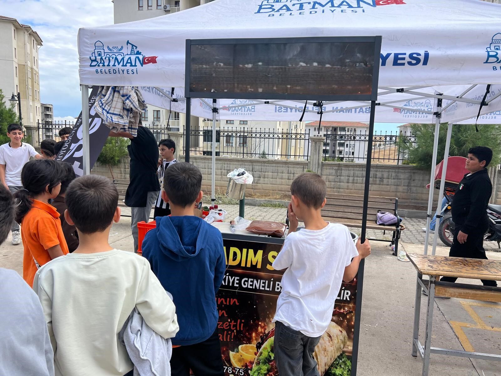 Batman’da Dar Gelirli Öğrenciler İçin Hayır Kermesi Düzenlendi (2)