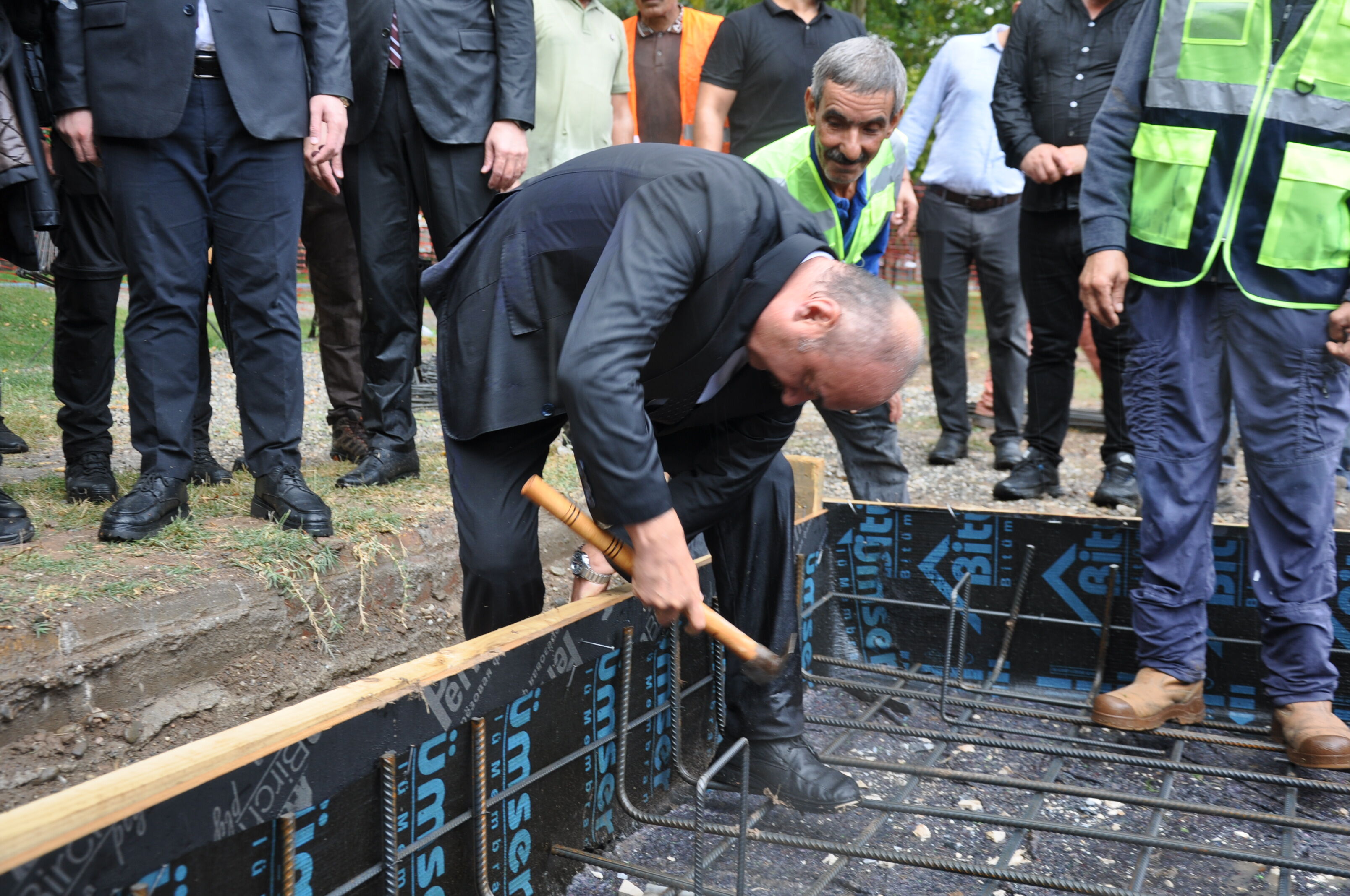 Batman’da Emekli̇ler Lokali̇ İçi̇n İlk Çi̇vi̇ Çakildi​​​​​​​ (2)