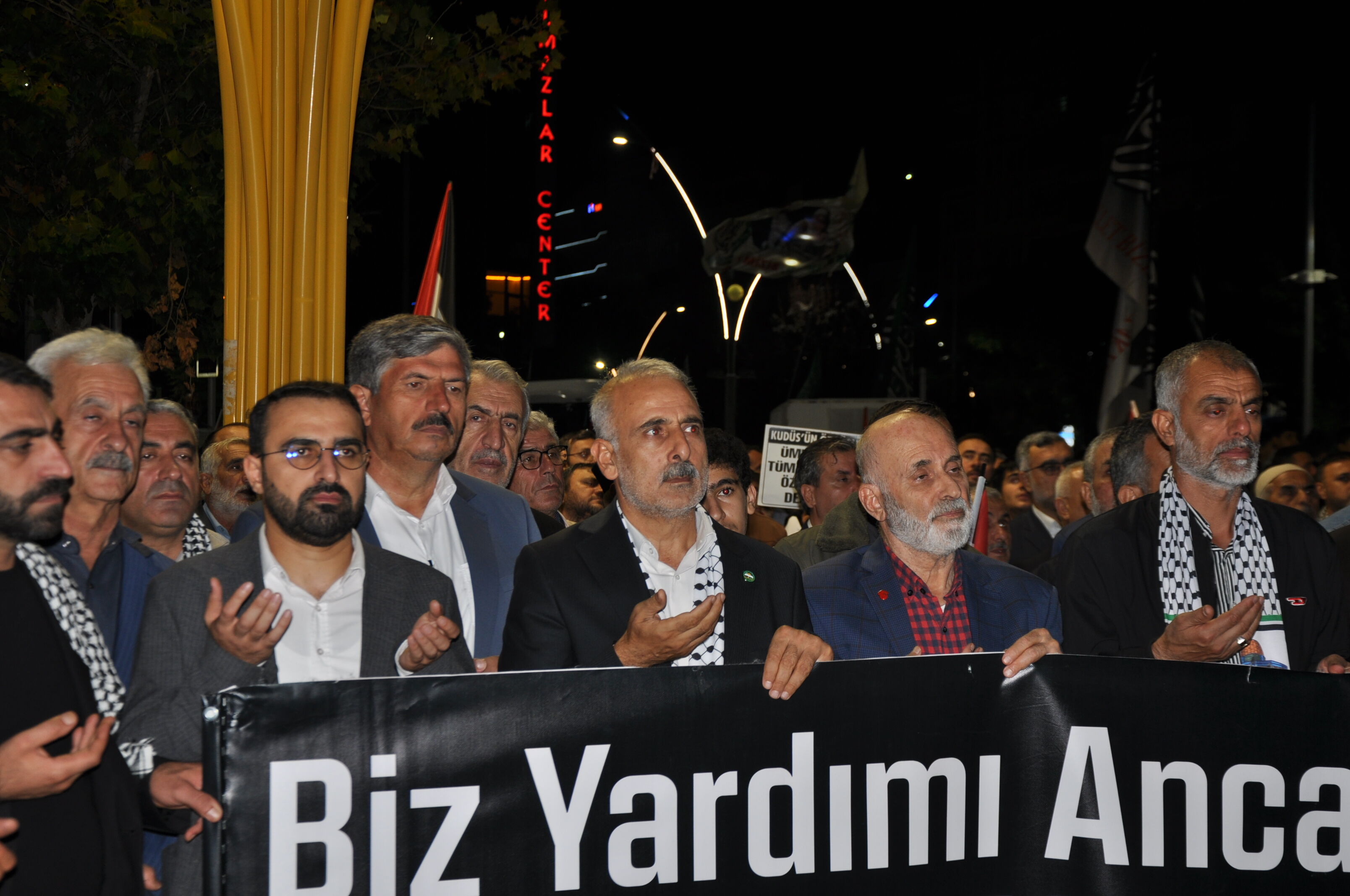 Batman’da Gazze İçi̇n On Bi̇nlerce Ki̇şi̇ Yürüdü (19)