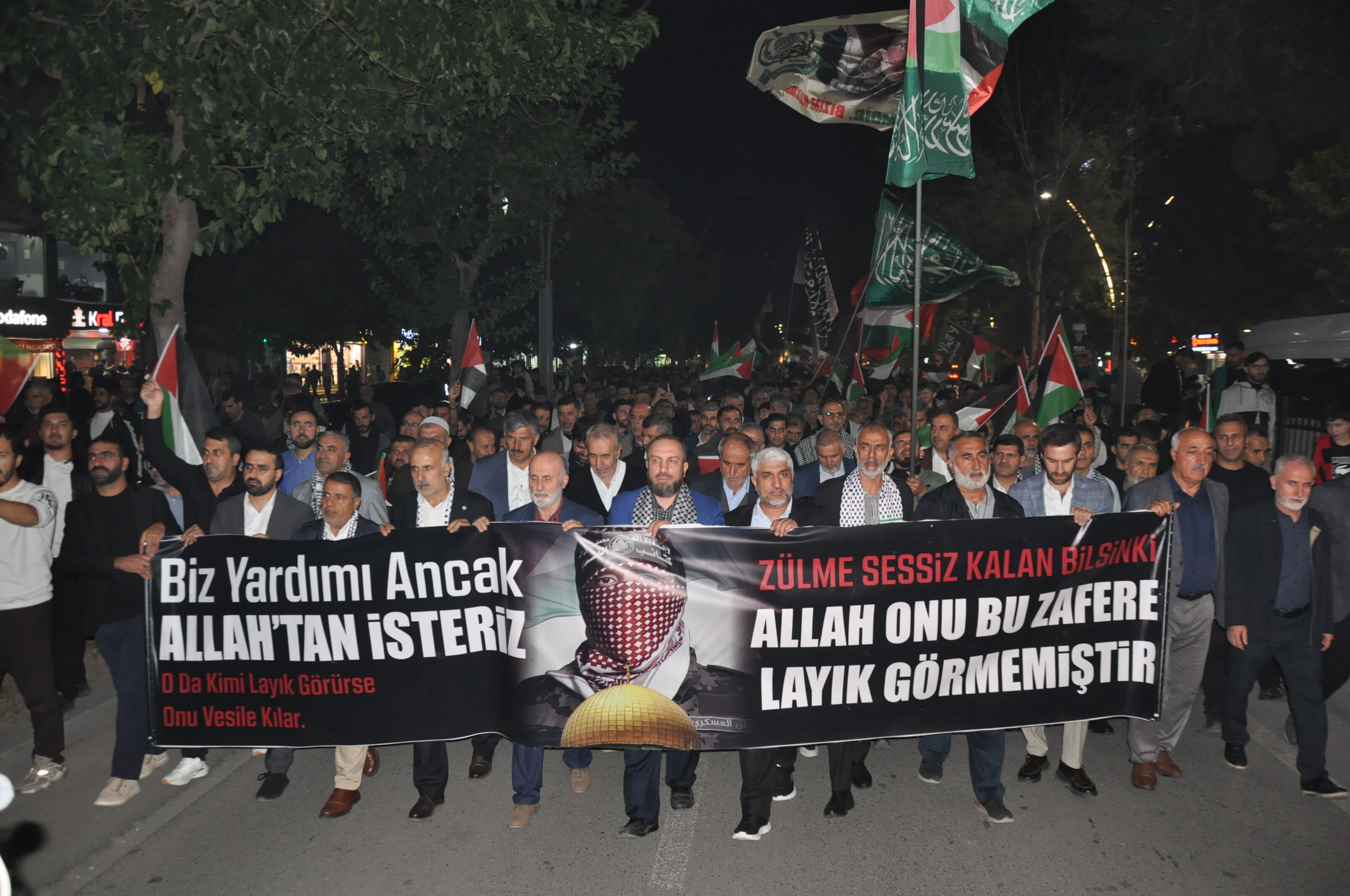 Batman’da Gazze İçi̇n On Bi̇nlerce Ki̇şi̇ Yürüdü (3)