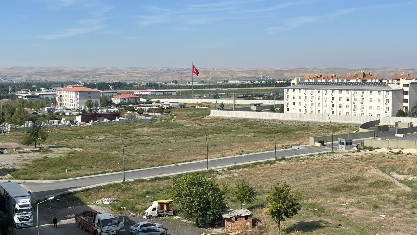Batman’da Okul Ve Askerî Lojmanların Elektrik Hatları Ayrılıyor (5)