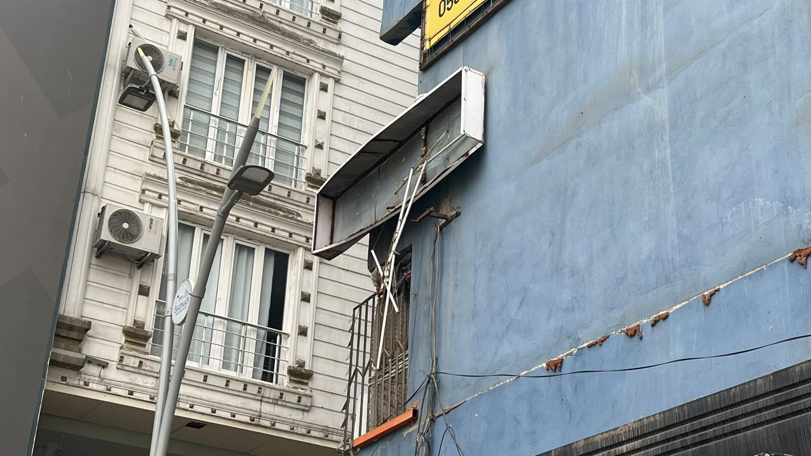 Batman’da Tehlike Saçan Tabela Vatandaşları Tedirgin Ediyor
